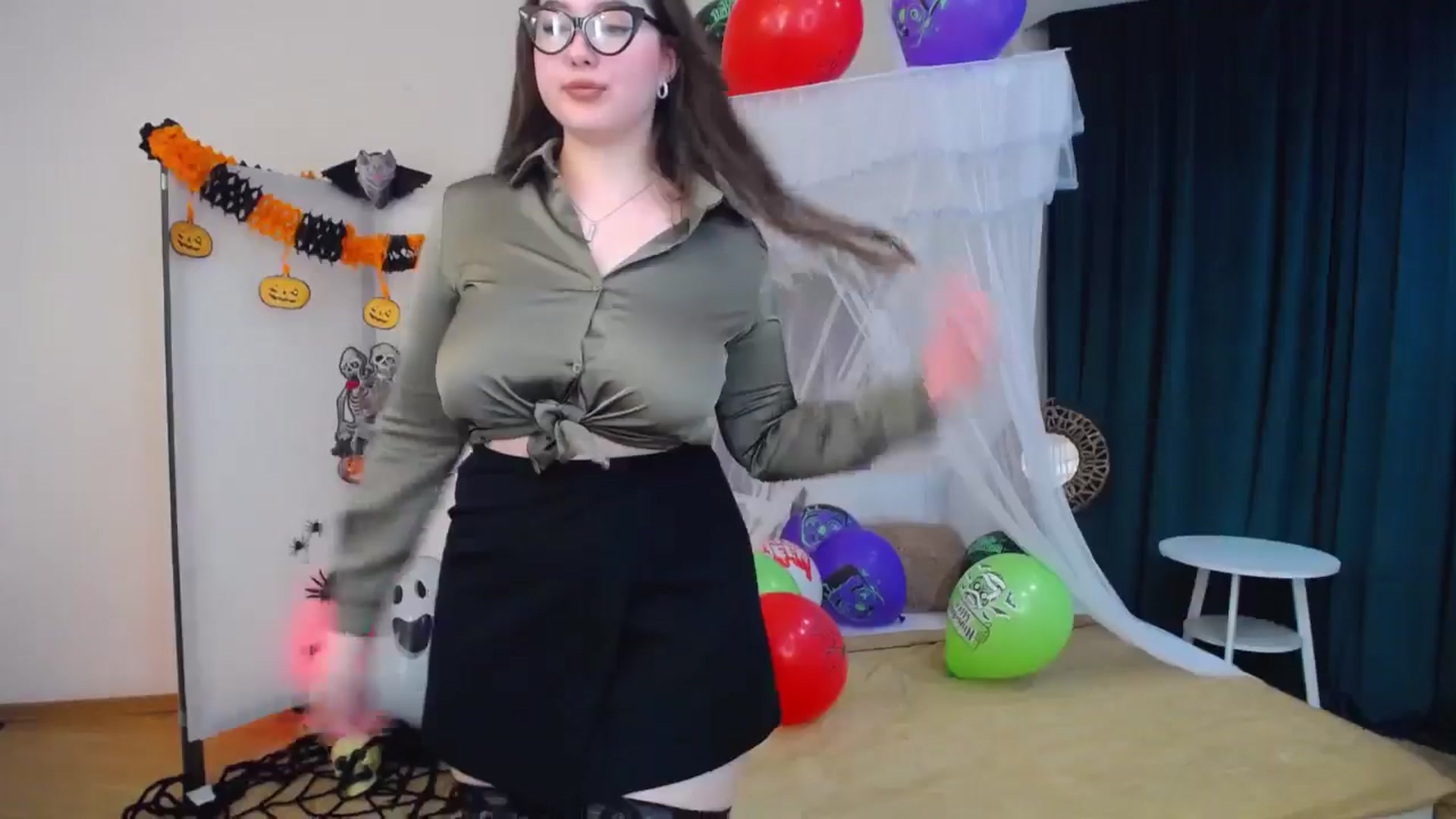 Gallery image thumbnail from AdmireMyEyes's myfreecams stream on, 10/29/2024, 06:37 image 6 of 20