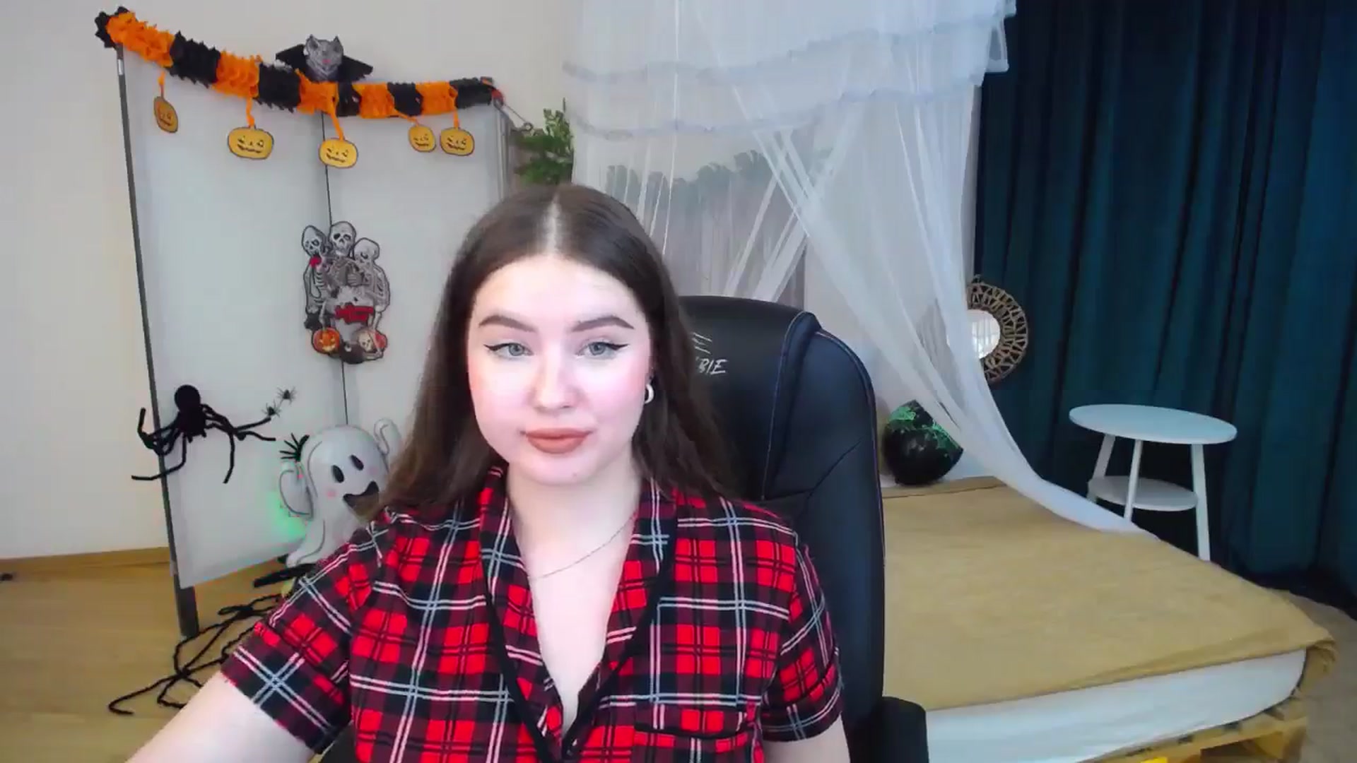 Gallery image thumbnail from AdmireMyEyes's myfreecams stream on, 10/29/2024, 07:48 image 20 of 20