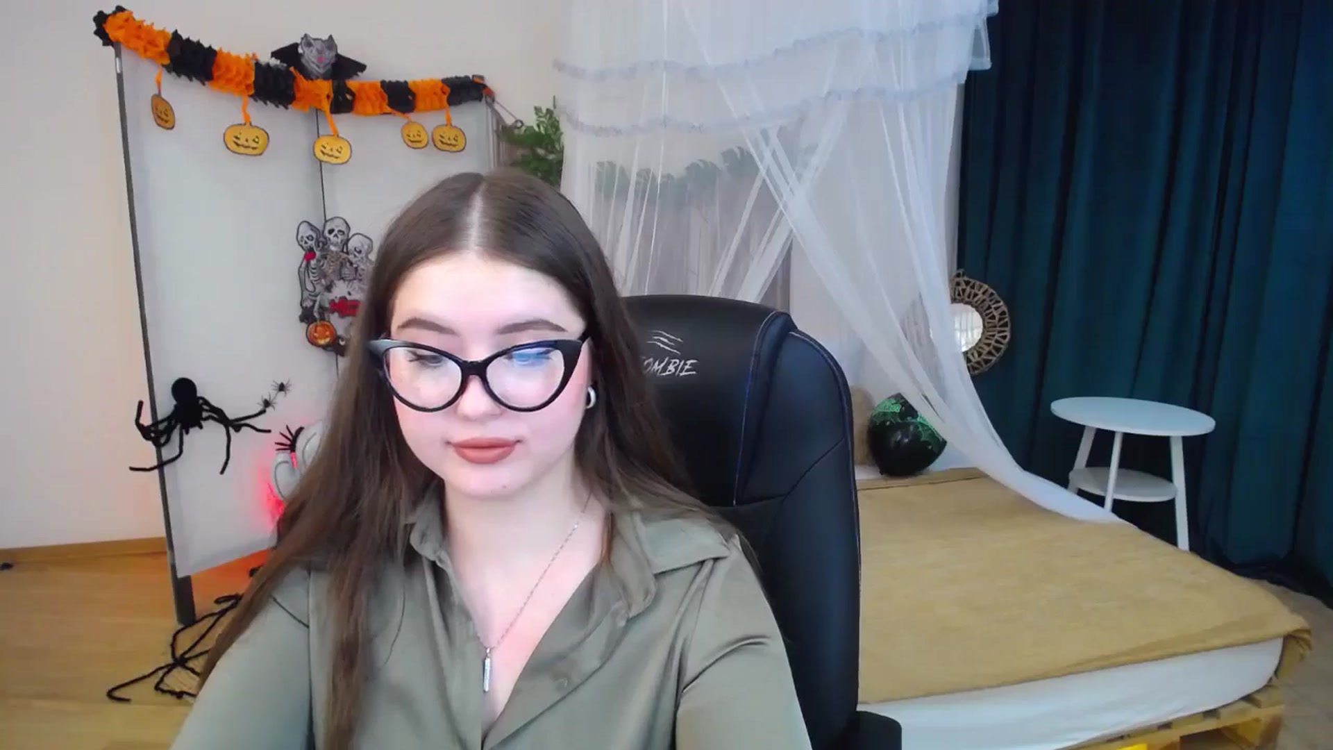 Gallery image thumbnail from AdmireMyEyes's myfreecams stream on, 10/29/2024, 07:48 image 18 of 20