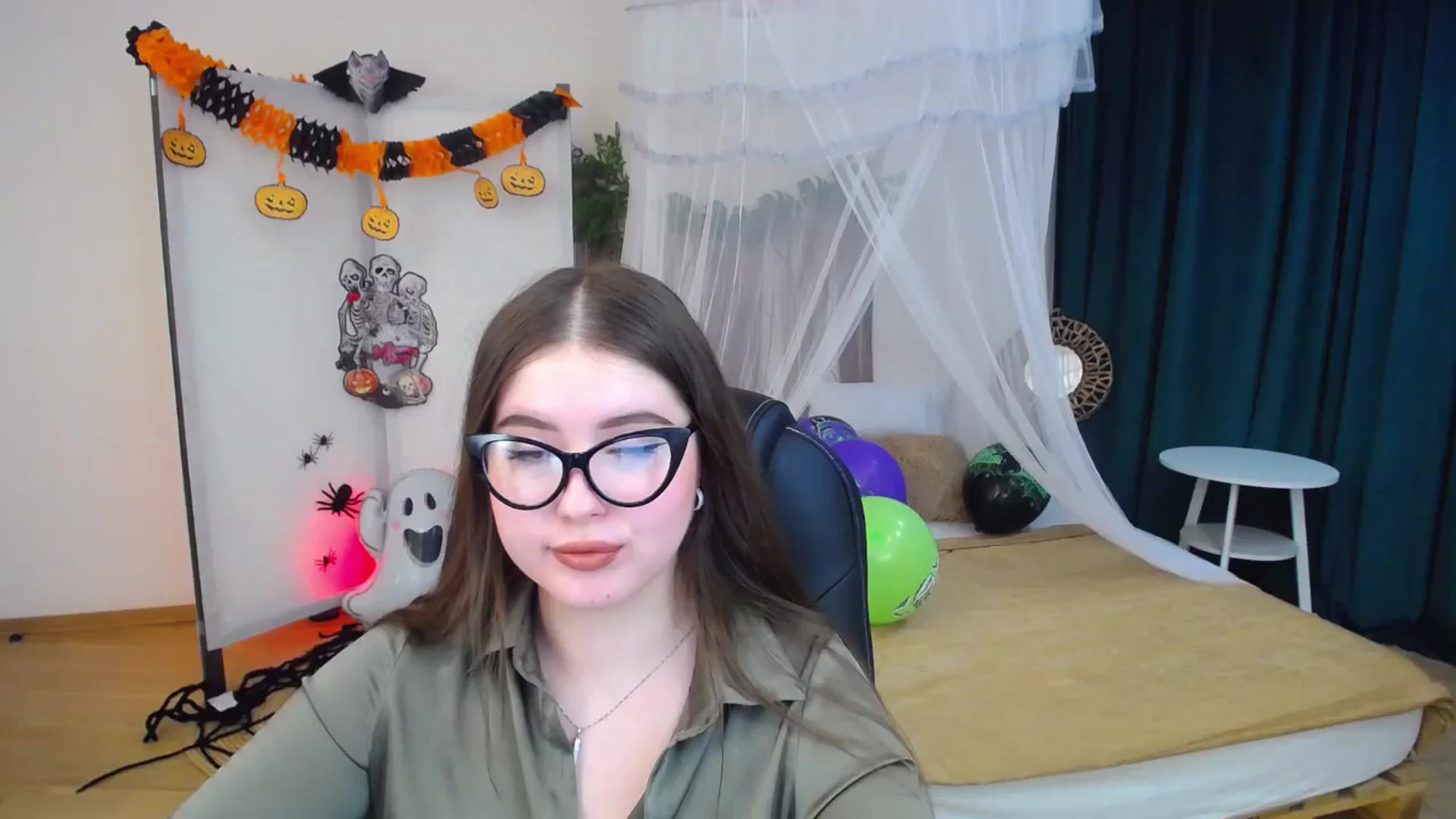 Gallery image thumbnail from AdmireMyEyes's myfreecams stream on, 10/29/2024, 07:48 image 3 of 20
