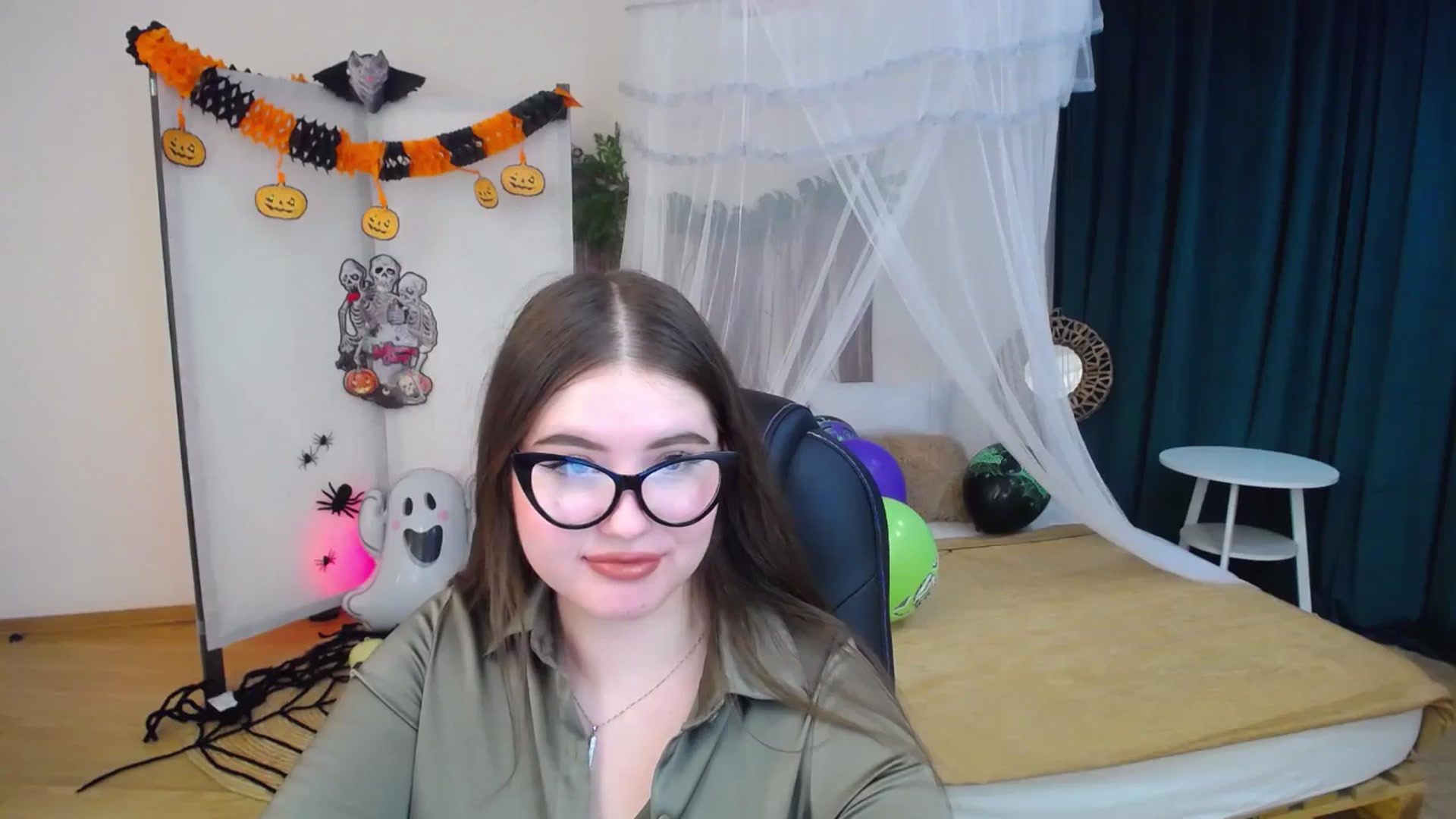 Gallery image thumbnail from AdmireMyEyes's myfreecams stream on, 10/29/2024, 07:48 image 2 of 20