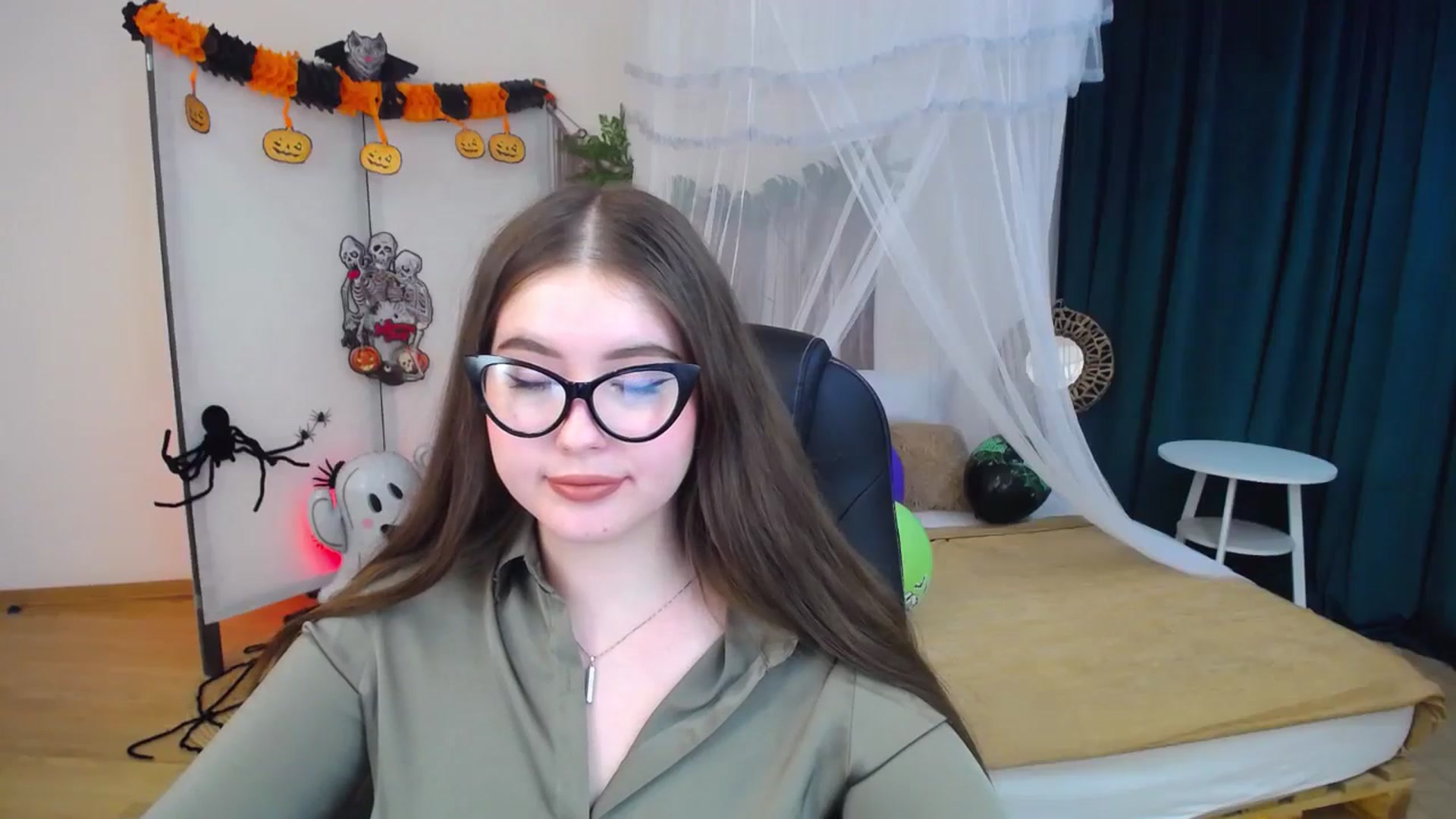 Gallery image thumbnail from AdmireMyEyes's myfreecams stream on, 10/29/2024, 07:48 image 10 of 20