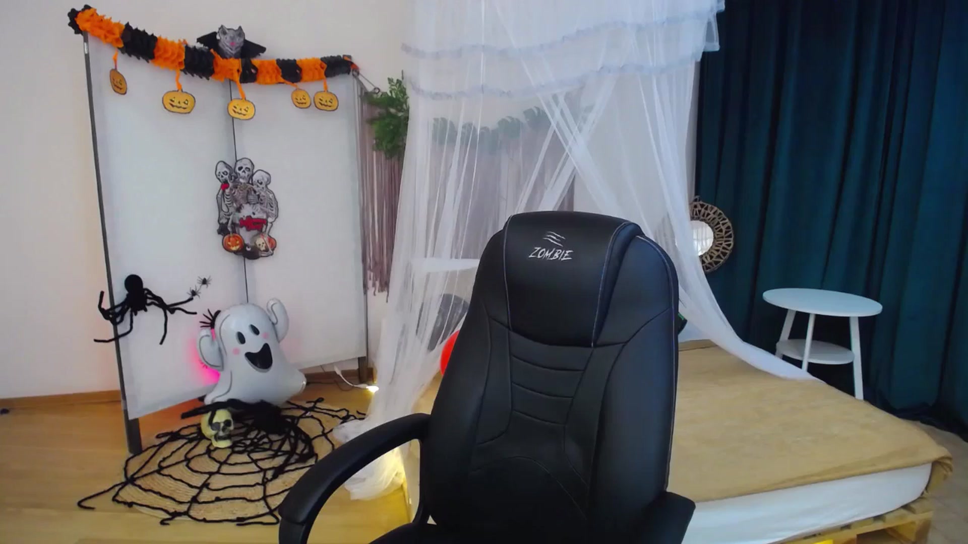 Gallery image thumbnail from AdmireMyEyes's myfreecams stream on, 10/29/2024, 07:48 image 19 of 20