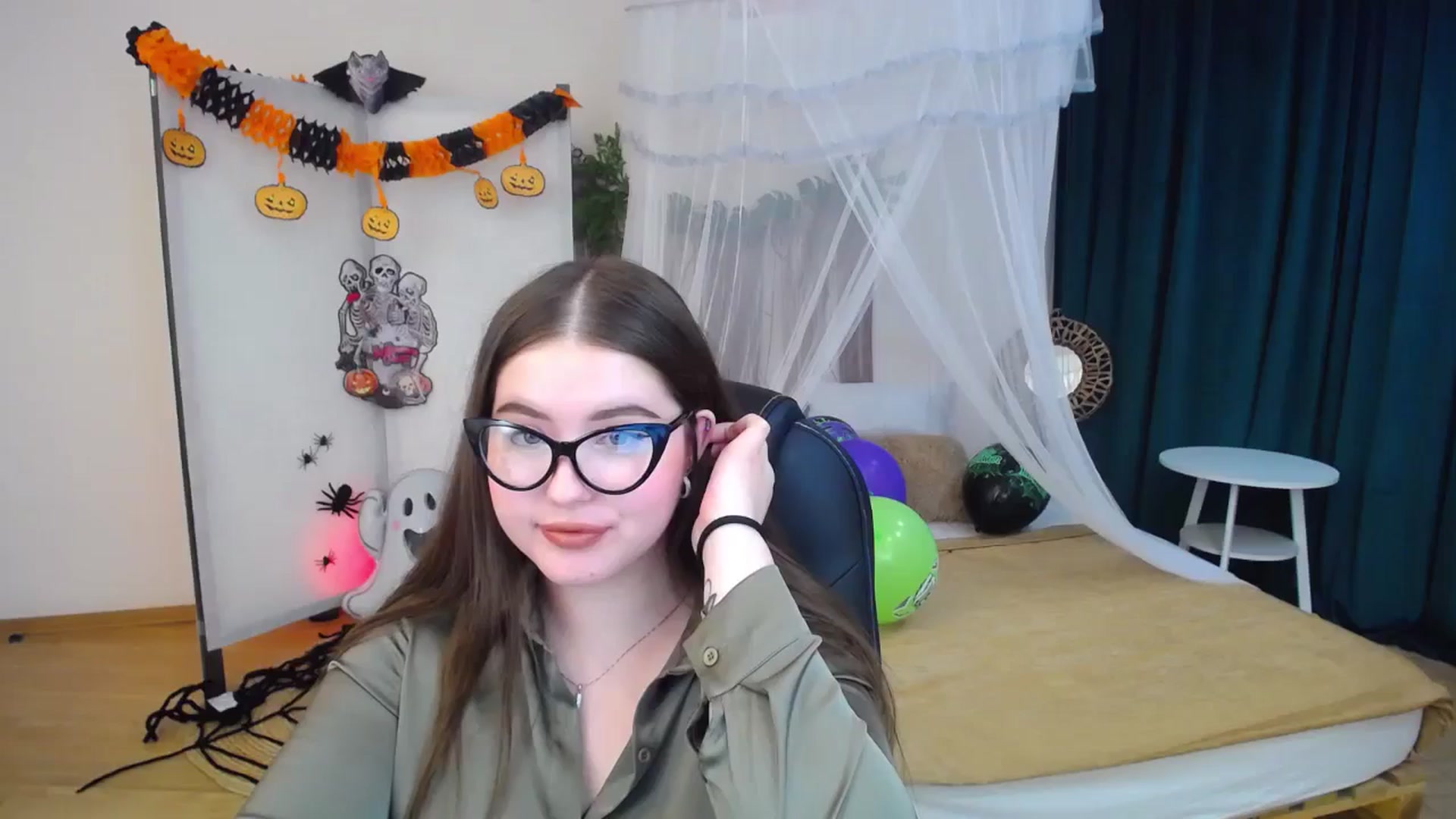 Gallery image thumbnail from AdmireMyEyes's myfreecams stream on, 10/29/2024, 07:48 image 4 of 20