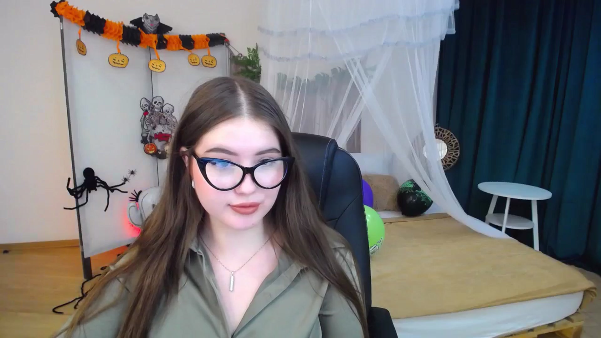 Gallery image thumbnail from AdmireMyEyes's myfreecams stream on, 10/29/2024, 07:48 image 13 of 20