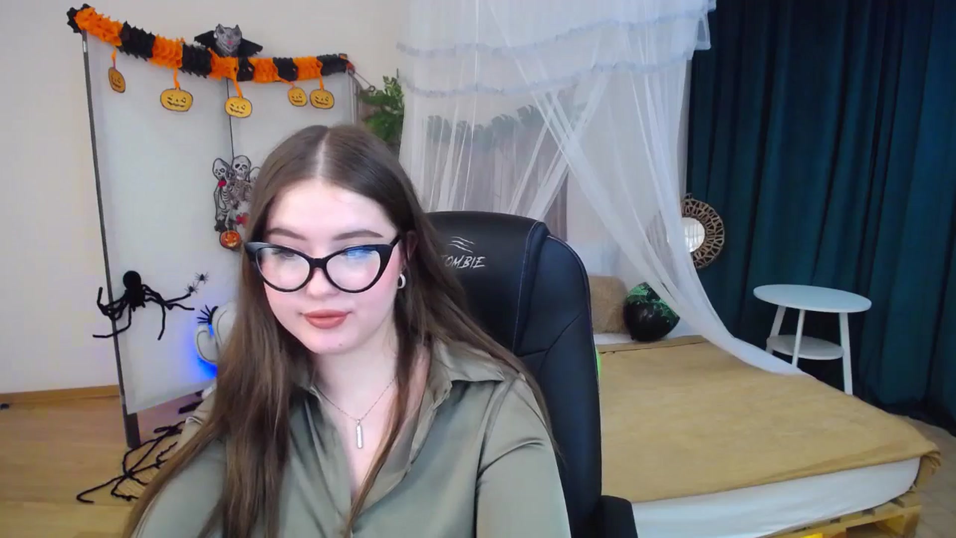 Gallery image thumbnail from AdmireMyEyes's myfreecams stream on, 10/29/2024, 07:48 image 15 of 20