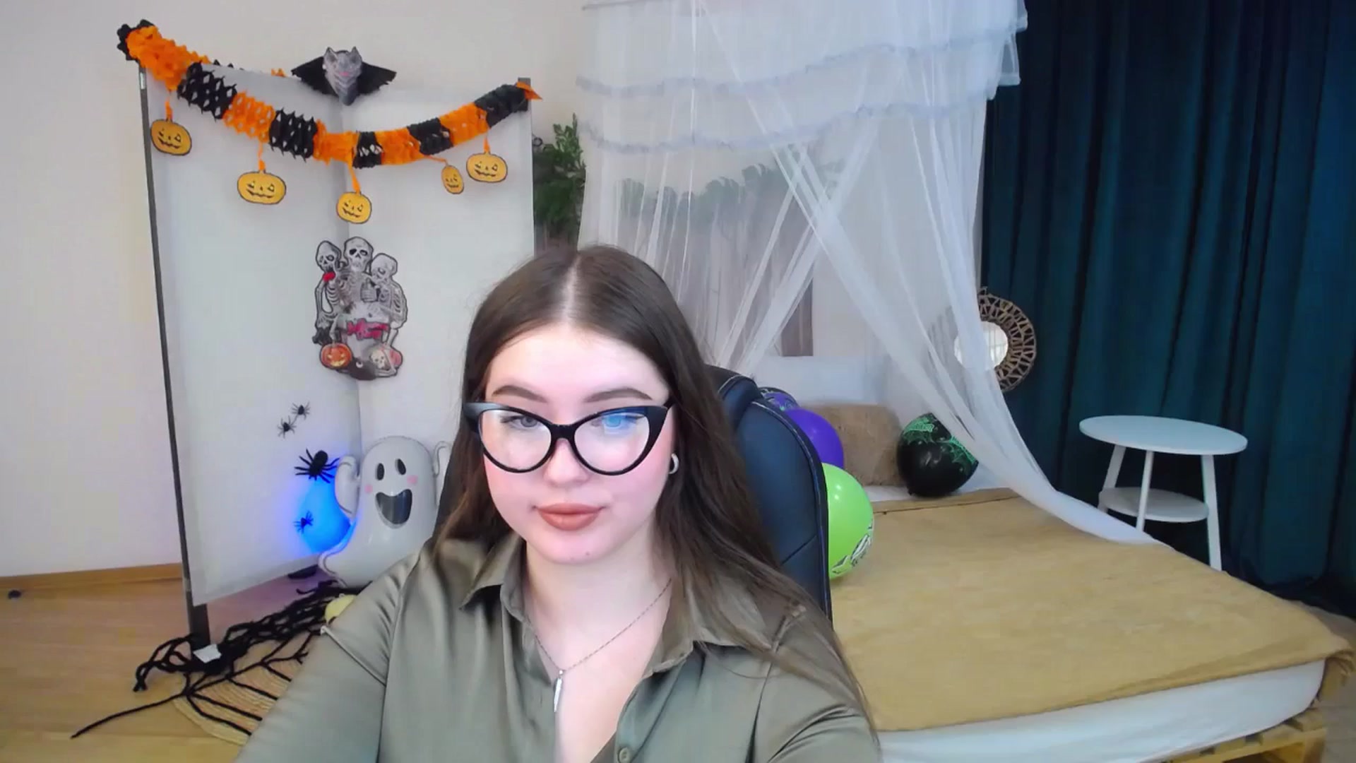 Gallery image thumbnail from AdmireMyEyes's myfreecams stream on, 10/29/2024, 07:48 image 1 of 20