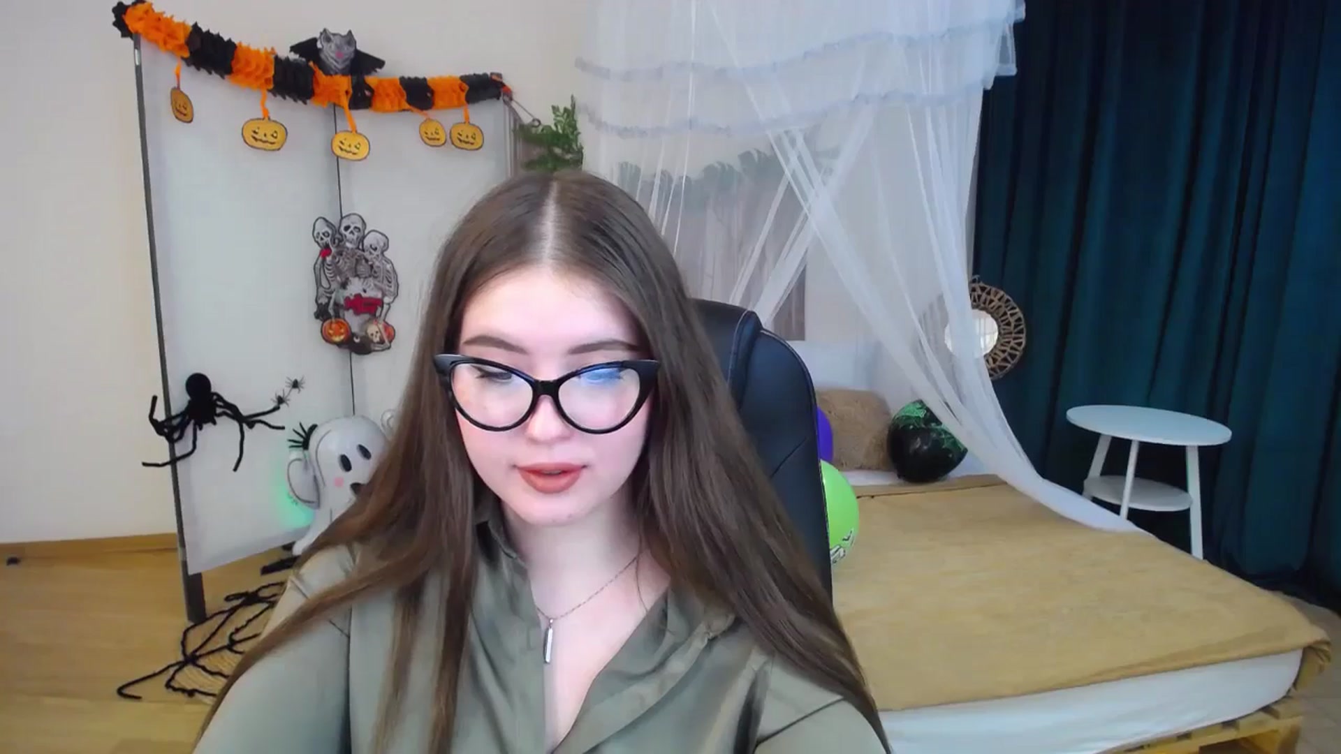 Gallery image thumbnail from AdmireMyEyes's myfreecams stream on, 10/29/2024, 07:48 image 11 of 20