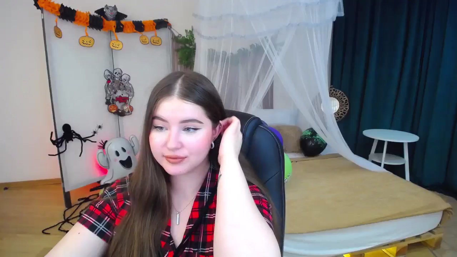 Gallery image thumbnail from AdmireMyEyes's myfreecams stream on, 10/29/2024, 08:54 image 15 of 20