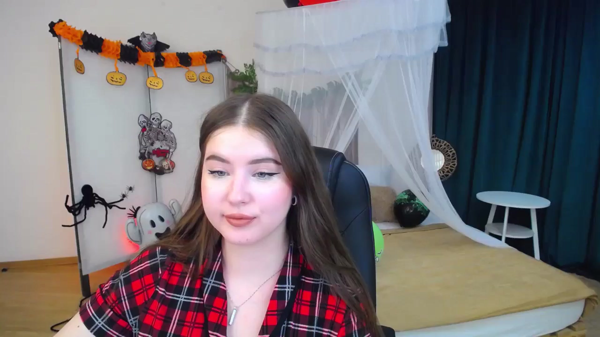 Gallery image thumbnail from AdmireMyEyes's myfreecams stream on, 10/29/2024, 08:54 image 13 of 20