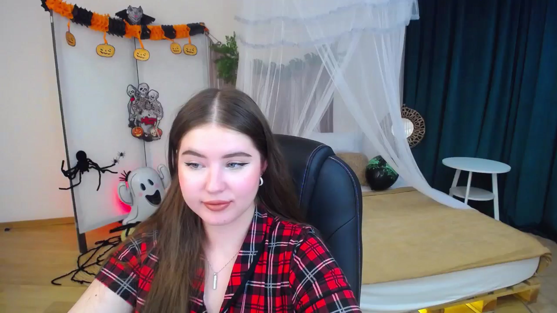 Gallery image thumbnail from AdmireMyEyes's myfreecams stream on, 10/29/2024, 08:54 image 17 of 20