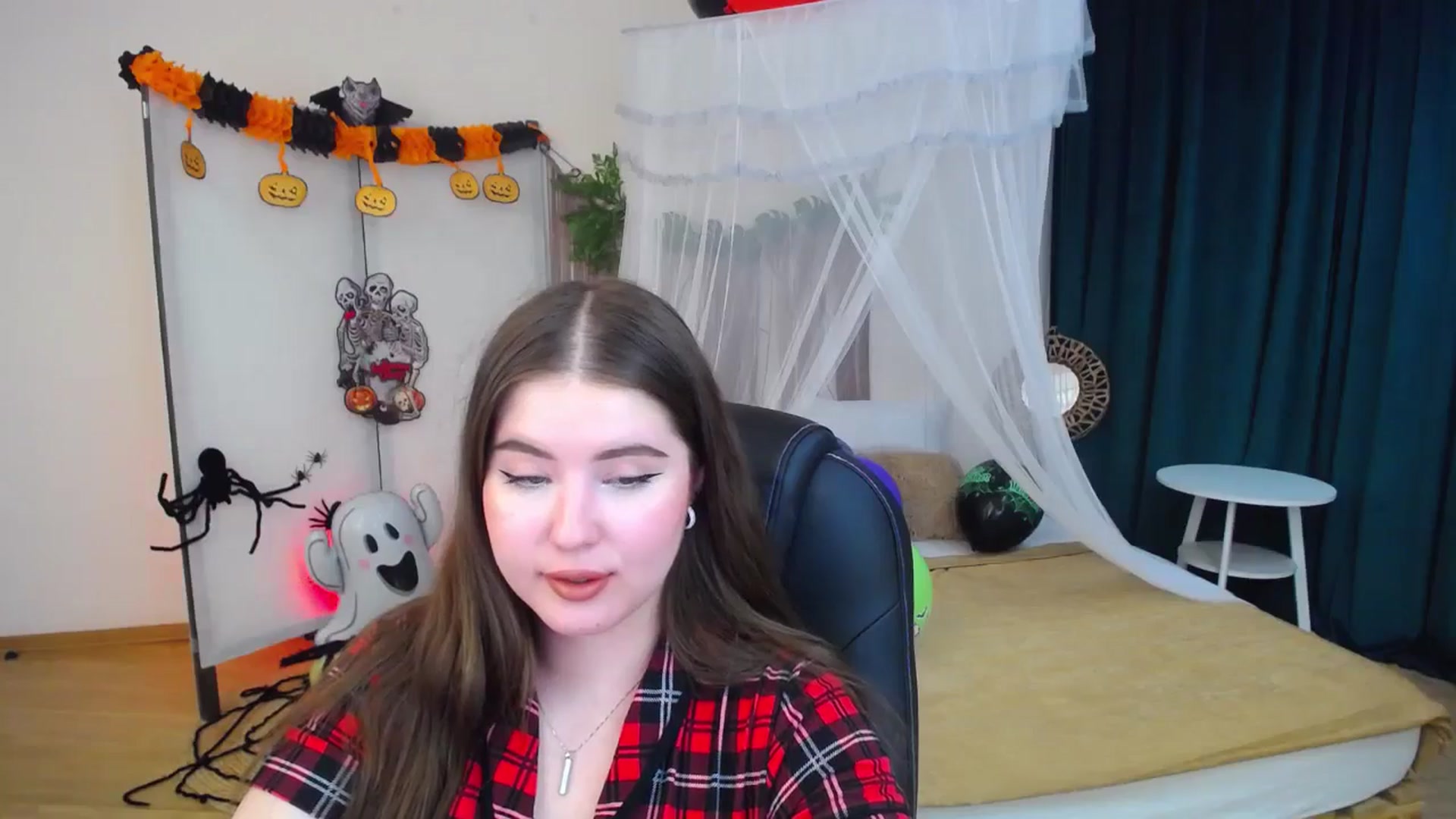Gallery image thumbnail from AdmireMyEyes's myfreecams stream on, 10/29/2024, 08:54 image 14 of 20