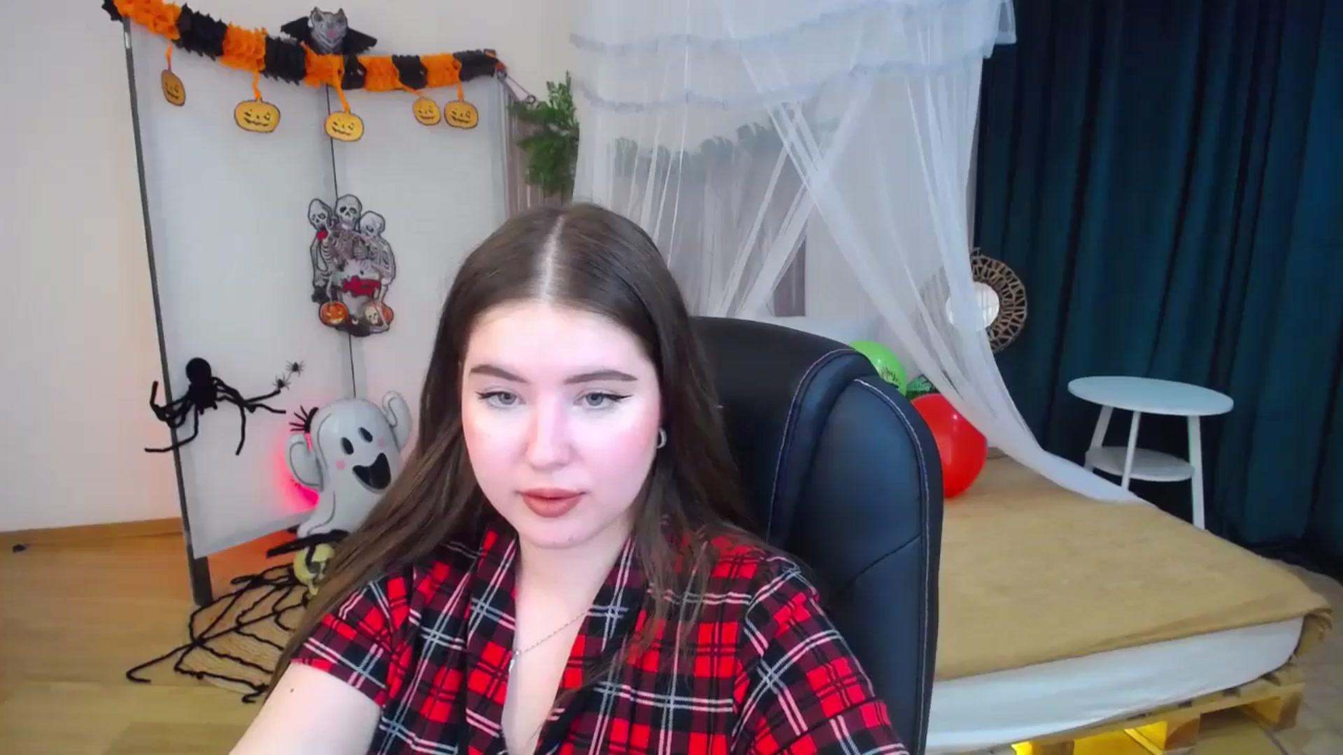 Gallery image thumbnail from AdmireMyEyes's myfreecams stream on, 10/29/2024, 09:49 image 15 of 20