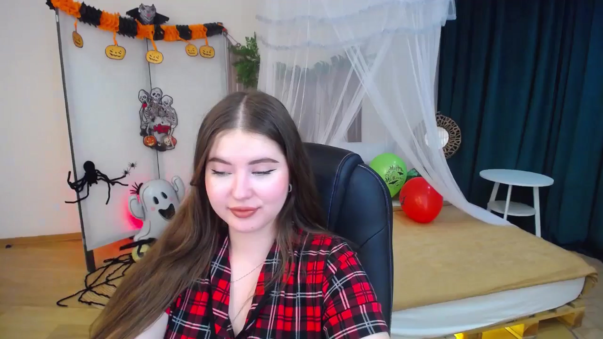 Gallery image thumbnail from AdmireMyEyes's myfreecams stream on, 10/29/2024, 09:49 image 7 of 20