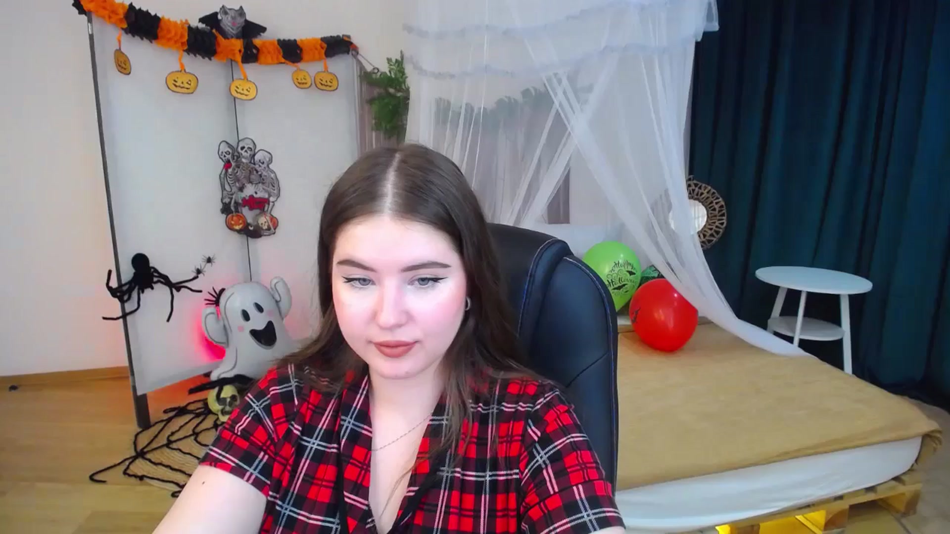 Gallery image thumbnail from AdmireMyEyes's myfreecams stream on, 10/29/2024, 09:49 image 5 of 20