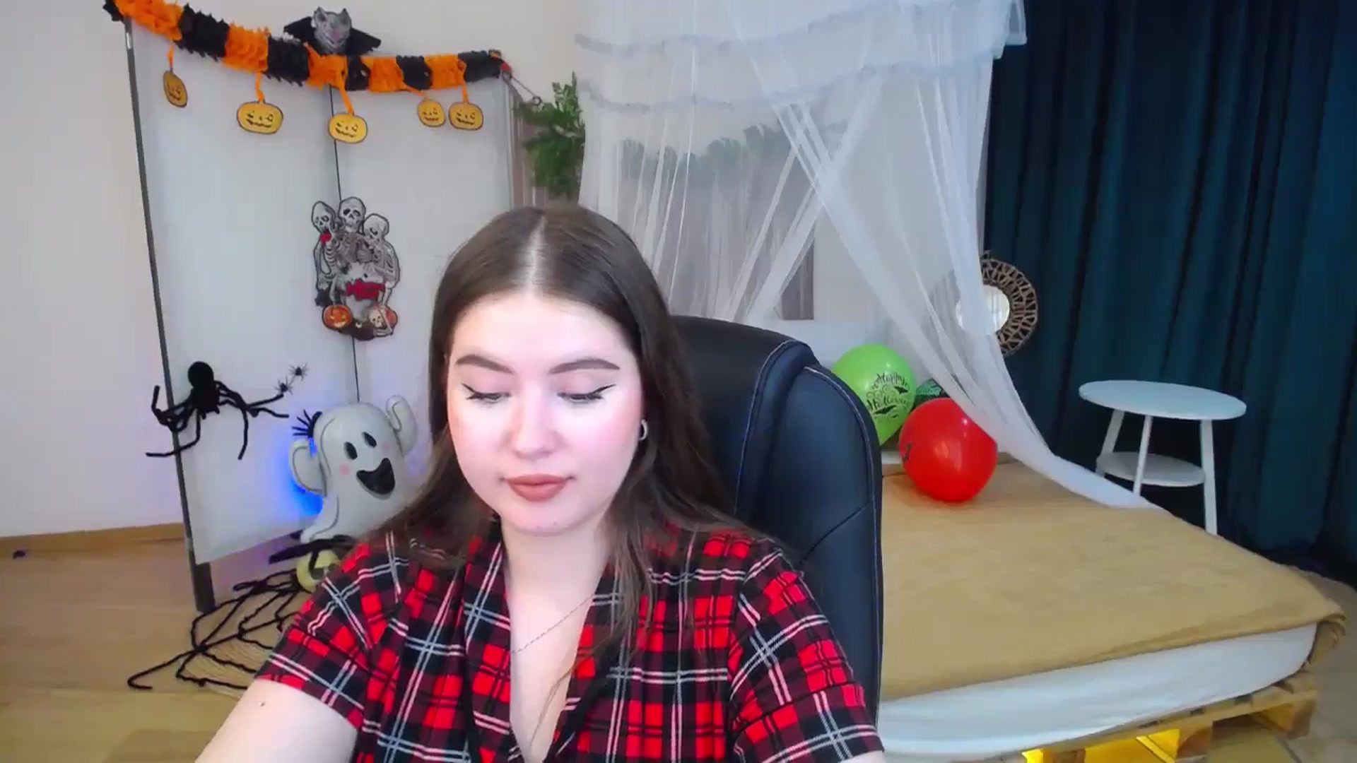 Gallery image thumbnail from AdmireMyEyes's myfreecams stream on, 10/29/2024, 09:49 image 4 of 20