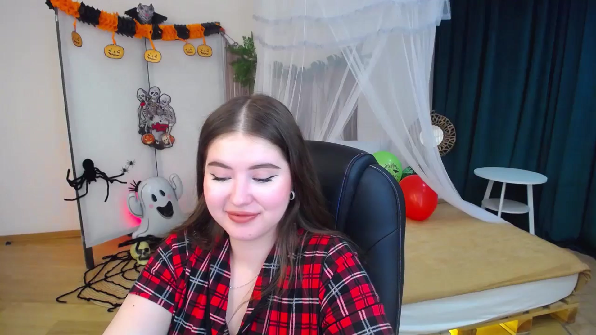 Gallery image thumbnail from AdmireMyEyes's myfreecams stream on, 10/29/2024, 09:49 image 6 of 20