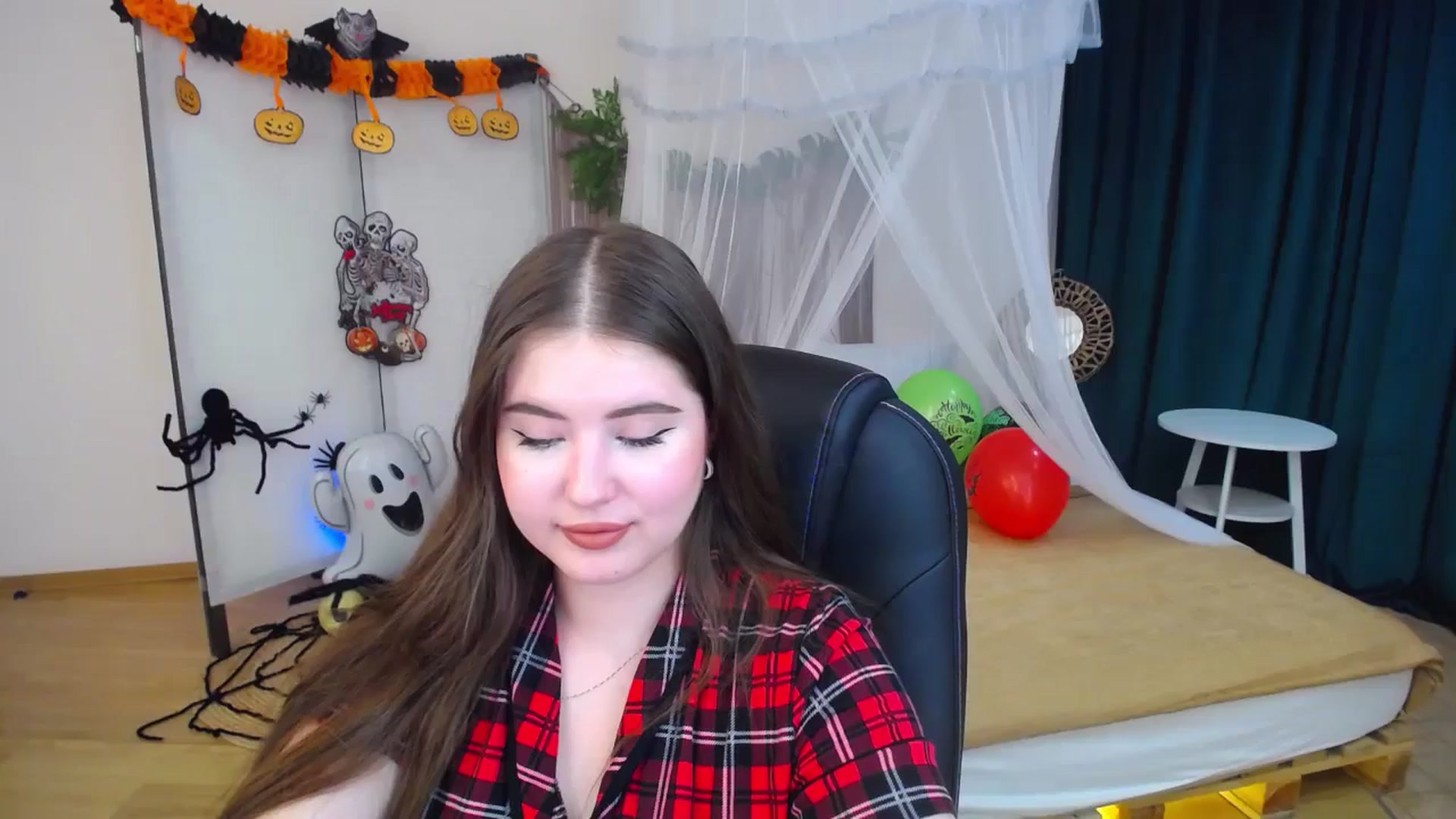 Gallery image thumbnail from AdmireMyEyes's myfreecams stream on, 10/29/2024, 09:49 image 9 of 20