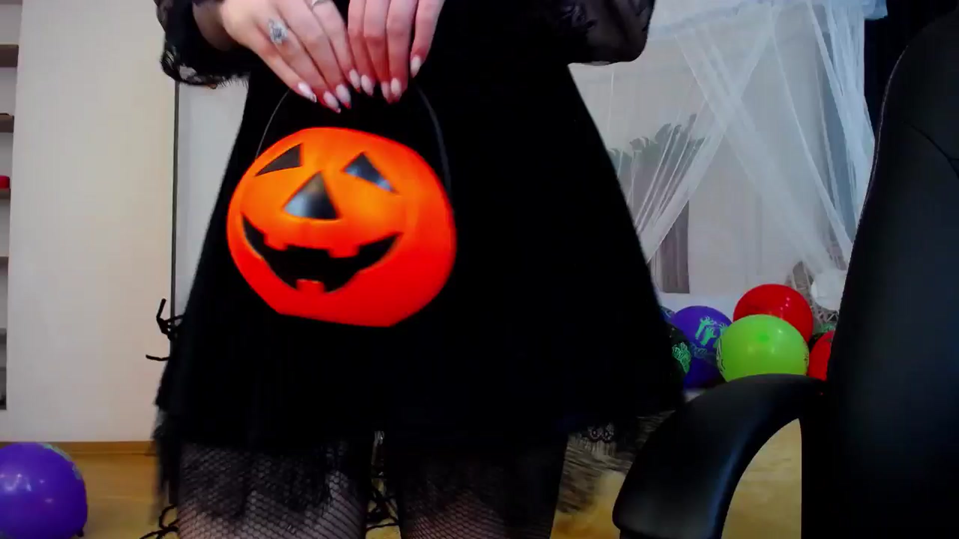 Gallery image thumbnail from AdmireMyEyes's myfreecams stream on, 10/31/2024, 08:59 image 12 of 20
