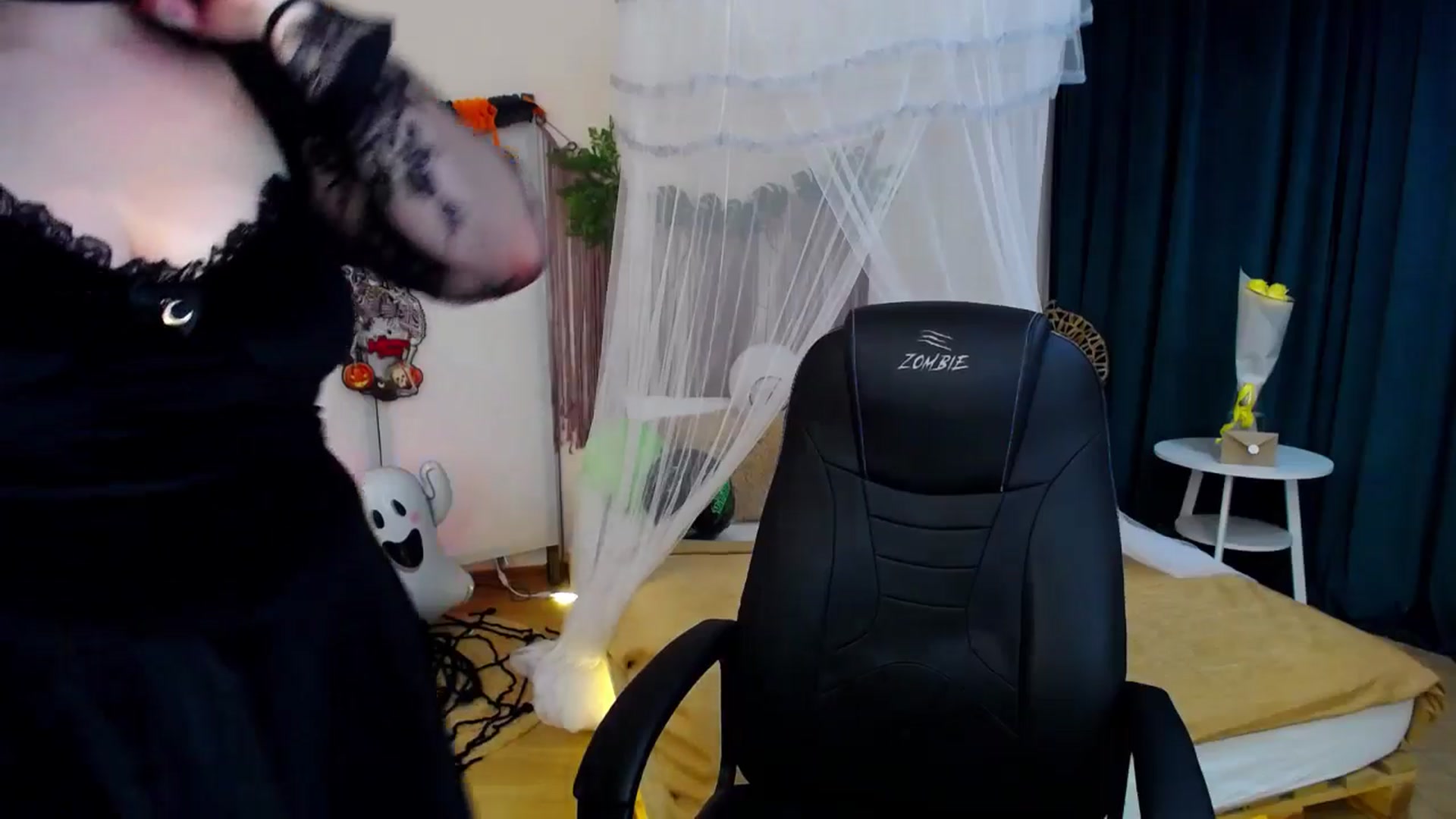 Gallery image thumbnail from AdmireMyEyes's myfreecams stream on, 10/31/2024, 09:47 image 3 of 20