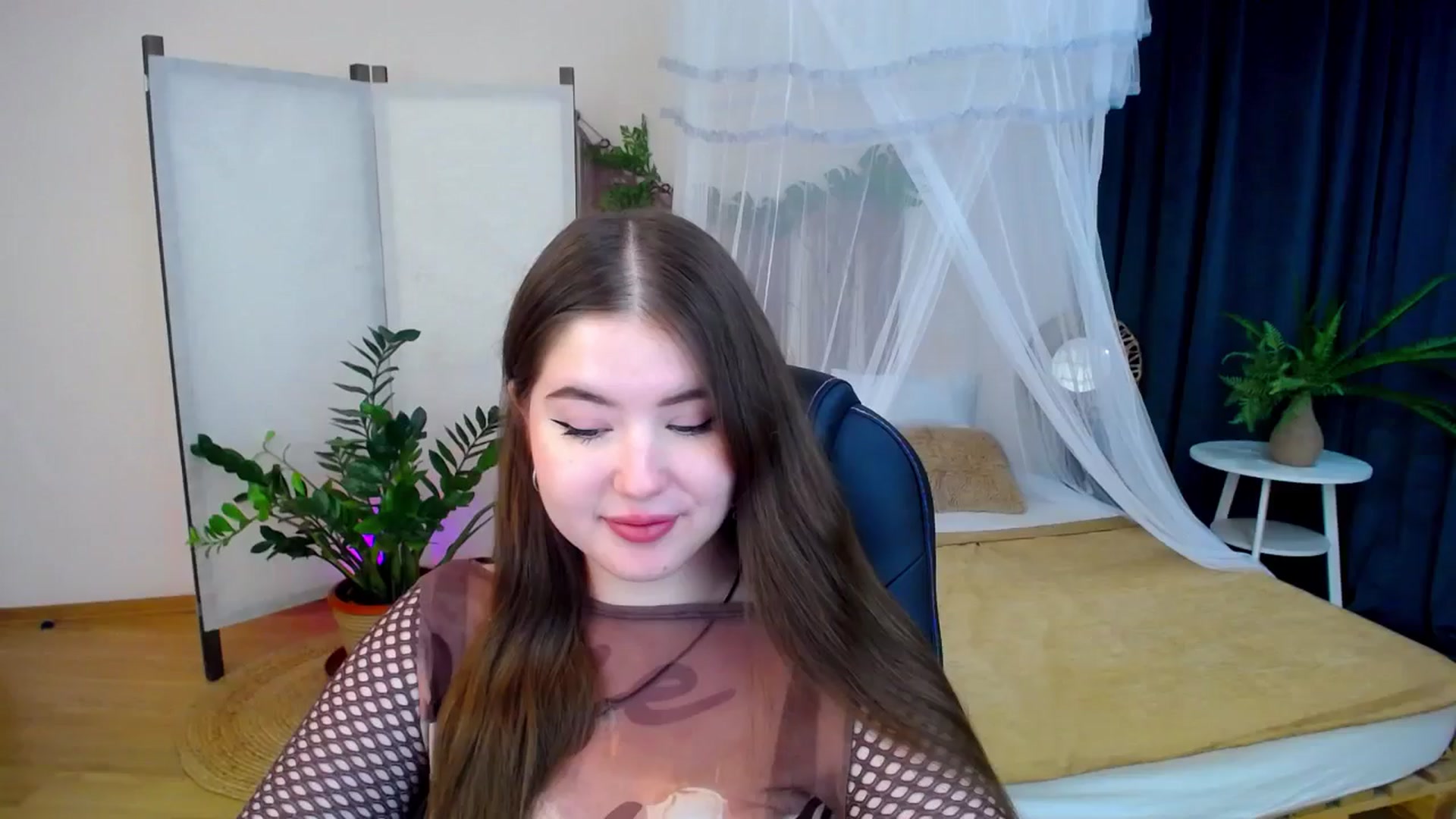 Gallery image thumbnail from AdmireMyEyes's myfreecams stream on, 11/06/2024, 19:05 image 7 of 20