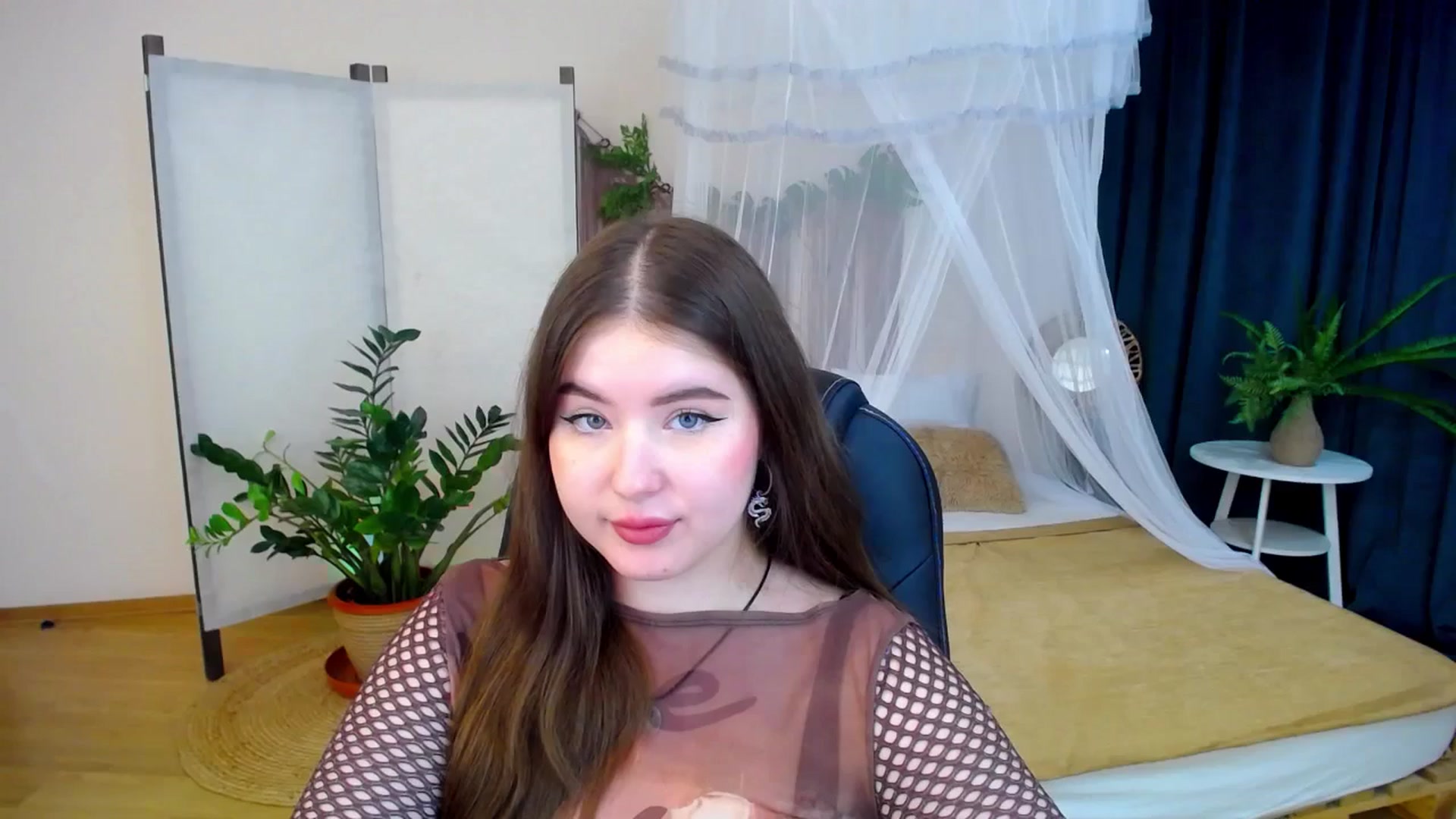 Gallery image thumbnail from AdmireMyEyes's myfreecams stream on, 11/06/2024, 19:05 image 19 of 20