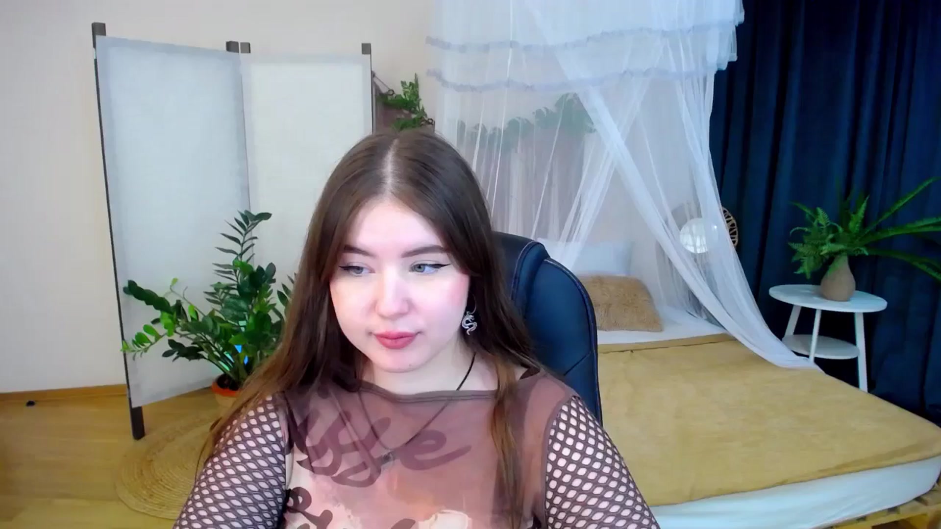 Gallery image thumbnail from AdmireMyEyes's myfreecams stream on, 11/06/2024, 19:05 image 1 of 20