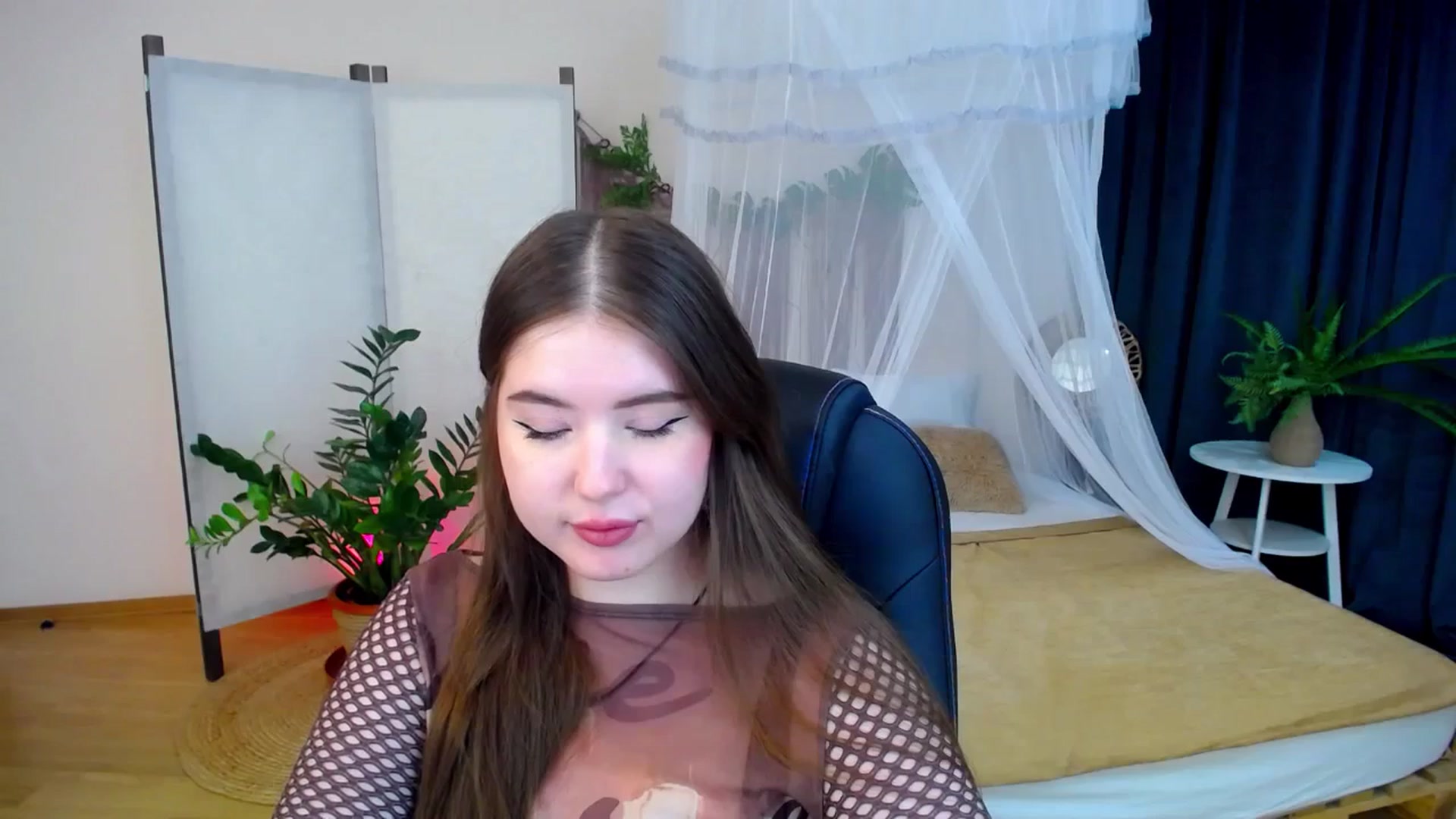 Gallery image thumbnail from AdmireMyEyes's myfreecams stream on, 11/06/2024, 19:05 image 11 of 20
