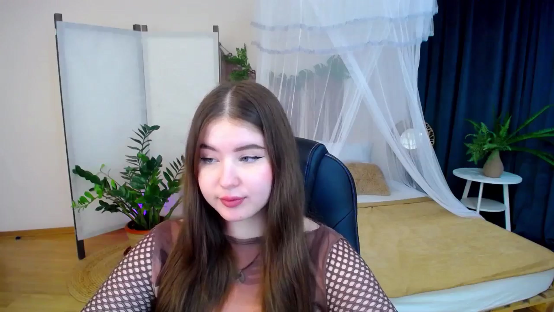 Gallery image thumbnail from AdmireMyEyes's myfreecams stream on, 11/06/2024, 19:05 image 16 of 20