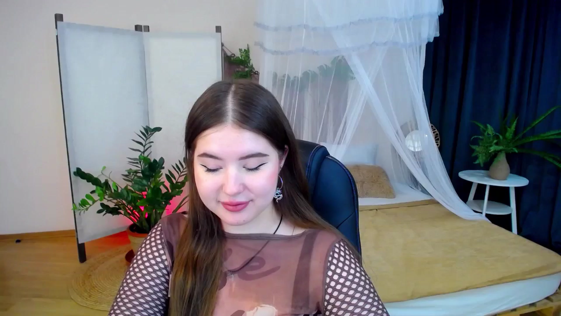 Gallery image thumbnail from AdmireMyEyes's myfreecams stream on, 11/06/2024, 19:05 image 5 of 20