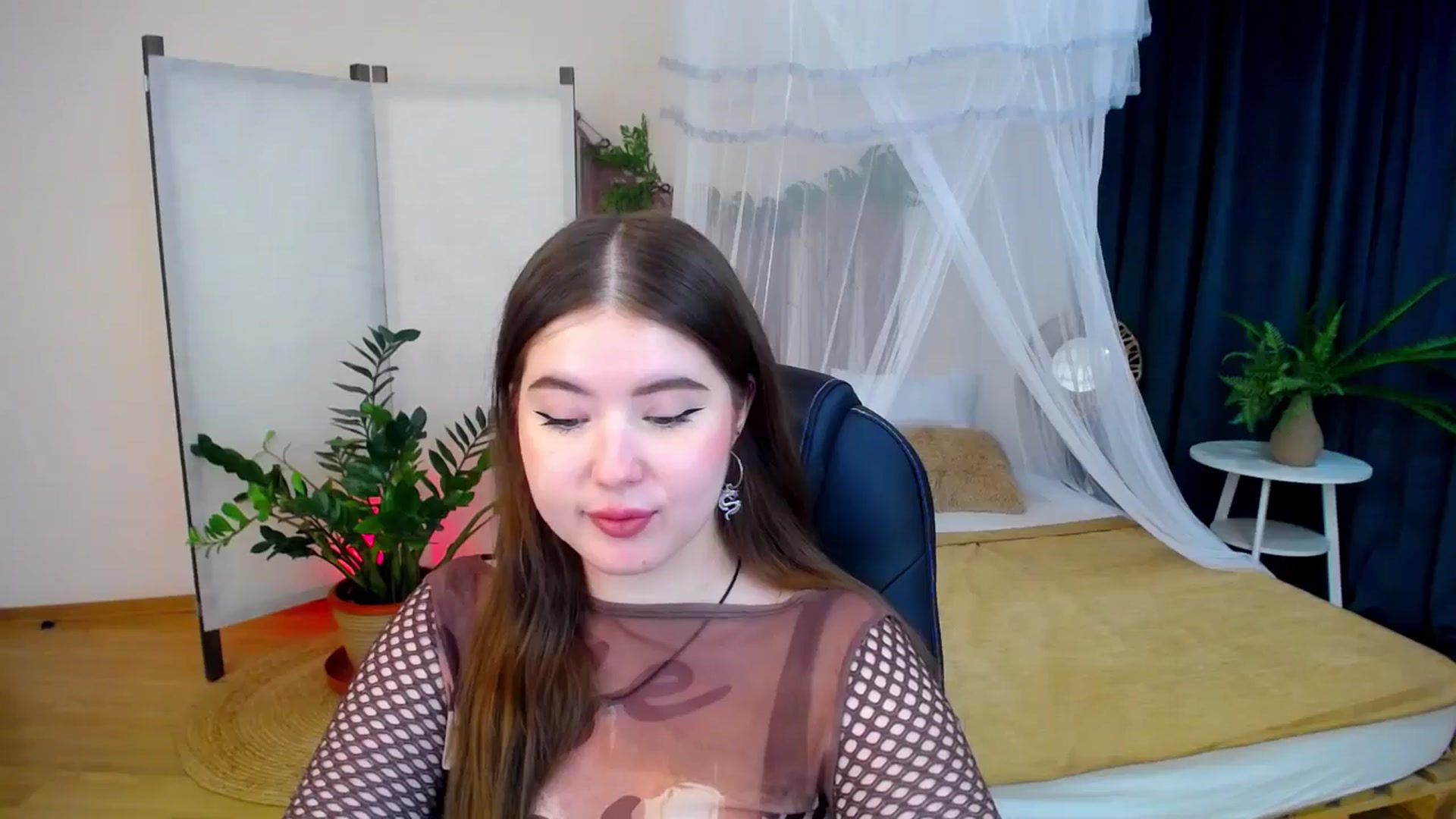 Gallery image thumbnail from AdmireMyEyes's myfreecams stream on, 11/06/2024, 19:05 image 6 of 20