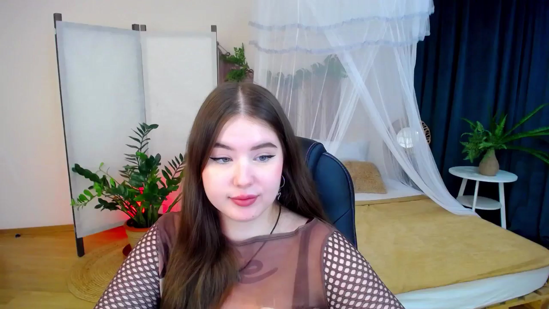 Gallery image thumbnail from AdmireMyEyes's myfreecams stream on, 11/06/2024, 19:05 image 18 of 20