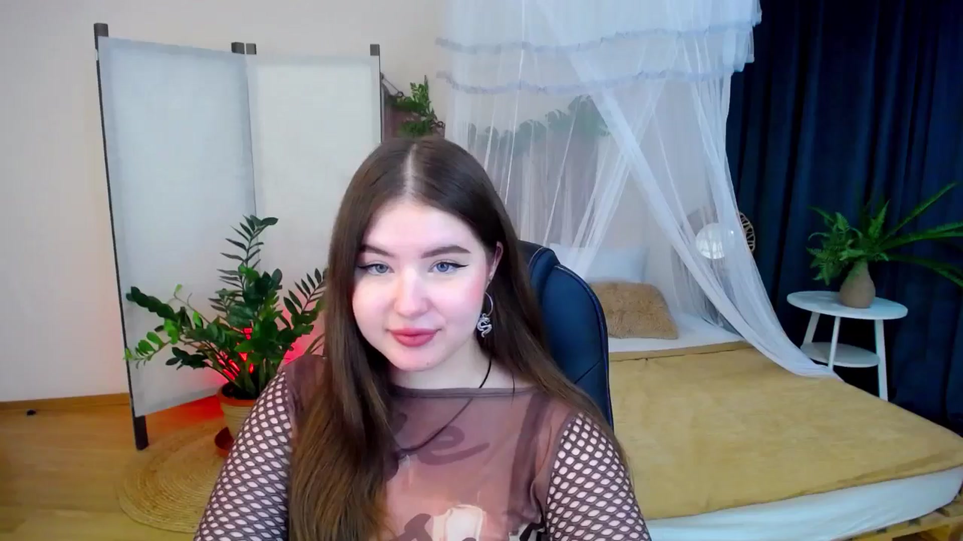 Gallery image thumbnail from AdmireMyEyes's myfreecams stream on, 11/06/2024, 19:05 image 4 of 20