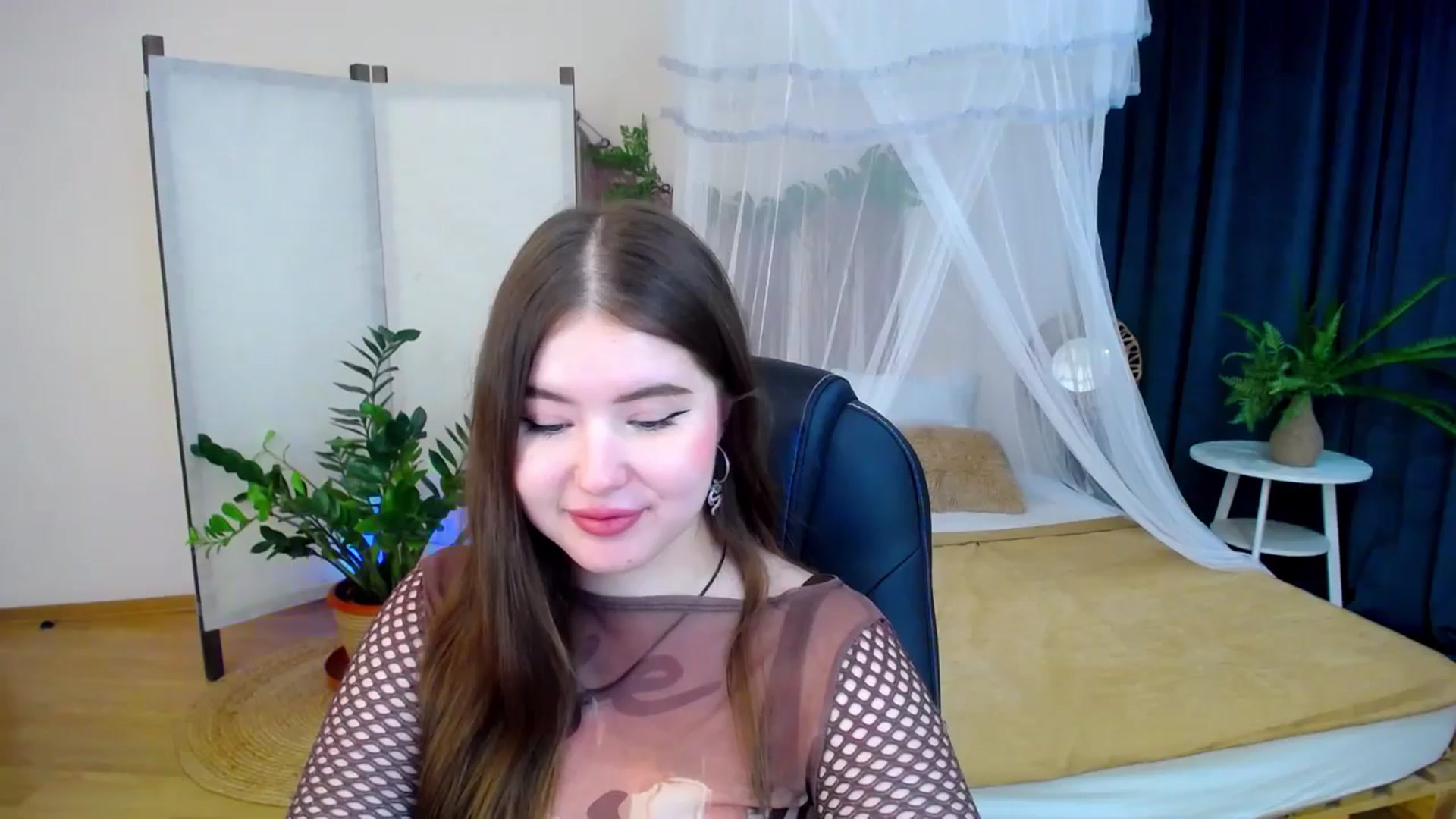 Gallery image thumbnail from AdmireMyEyes's myfreecams stream on, 11/06/2024, 19:05 image 3 of 20
