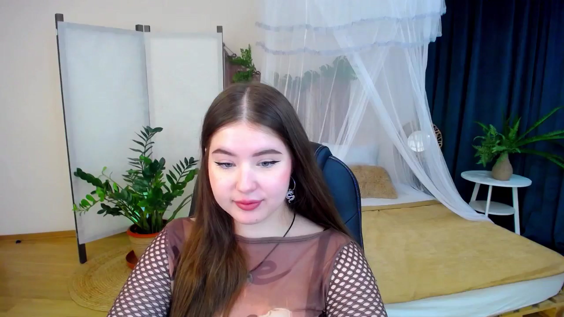 Gallery image thumbnail from AdmireMyEyes's myfreecams stream on, 11/06/2024, 19:05 image 17 of 20