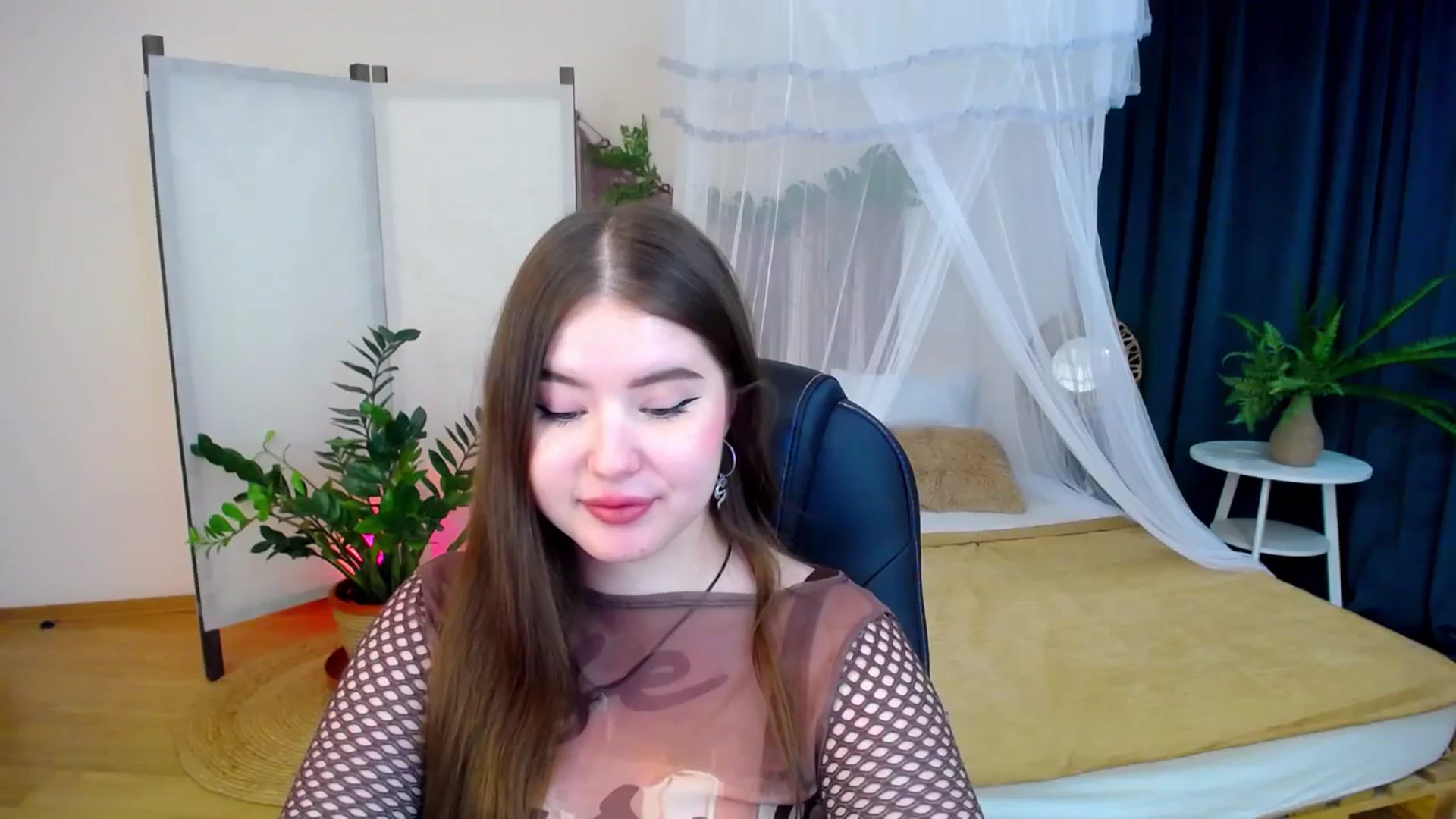 Gallery image thumbnail from AdmireMyEyes's myfreecams stream on, 11/06/2024, 19:05 image 2 of 20