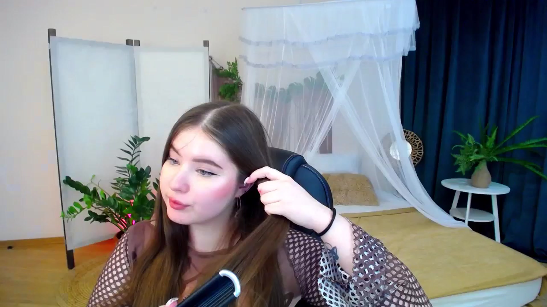Gallery image thumbnail from AdmireMyEyes's myfreecams stream on, 11/06/2024, 21:35 image 1 of 20