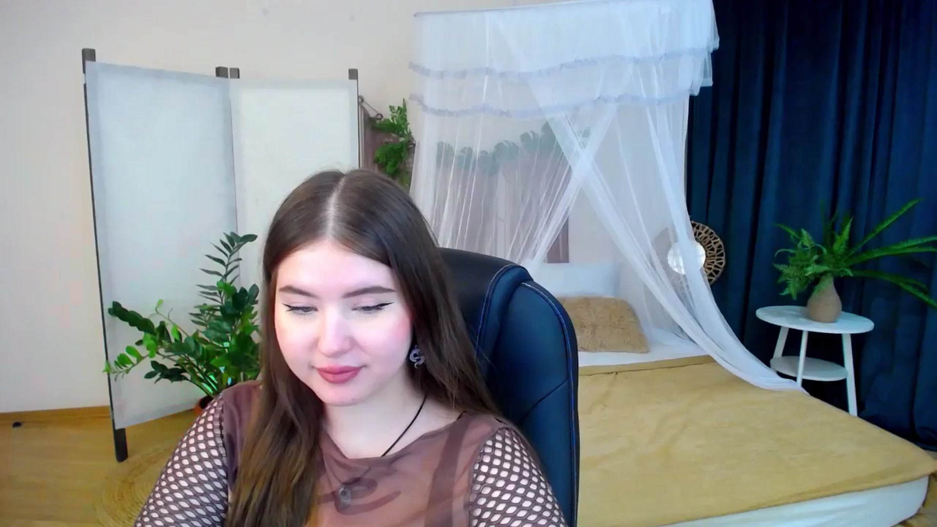 Gallery image thumbnail from AdmireMyEyes's myfreecams stream on, 11/06/2024, 21:35 image 7 of 20