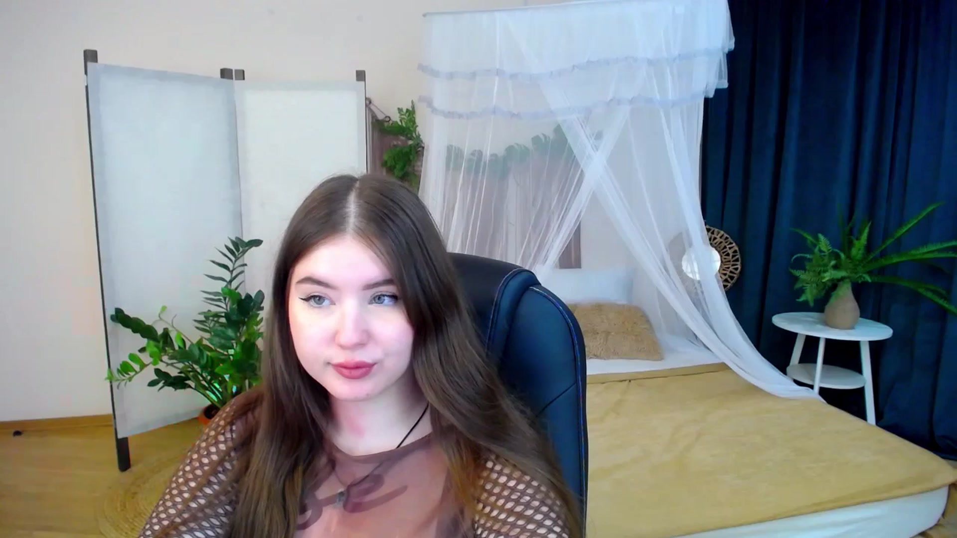 Gallery image thumbnail from AdmireMyEyes's myfreecams stream on, 11/06/2024, 21:35 image 12 of 20