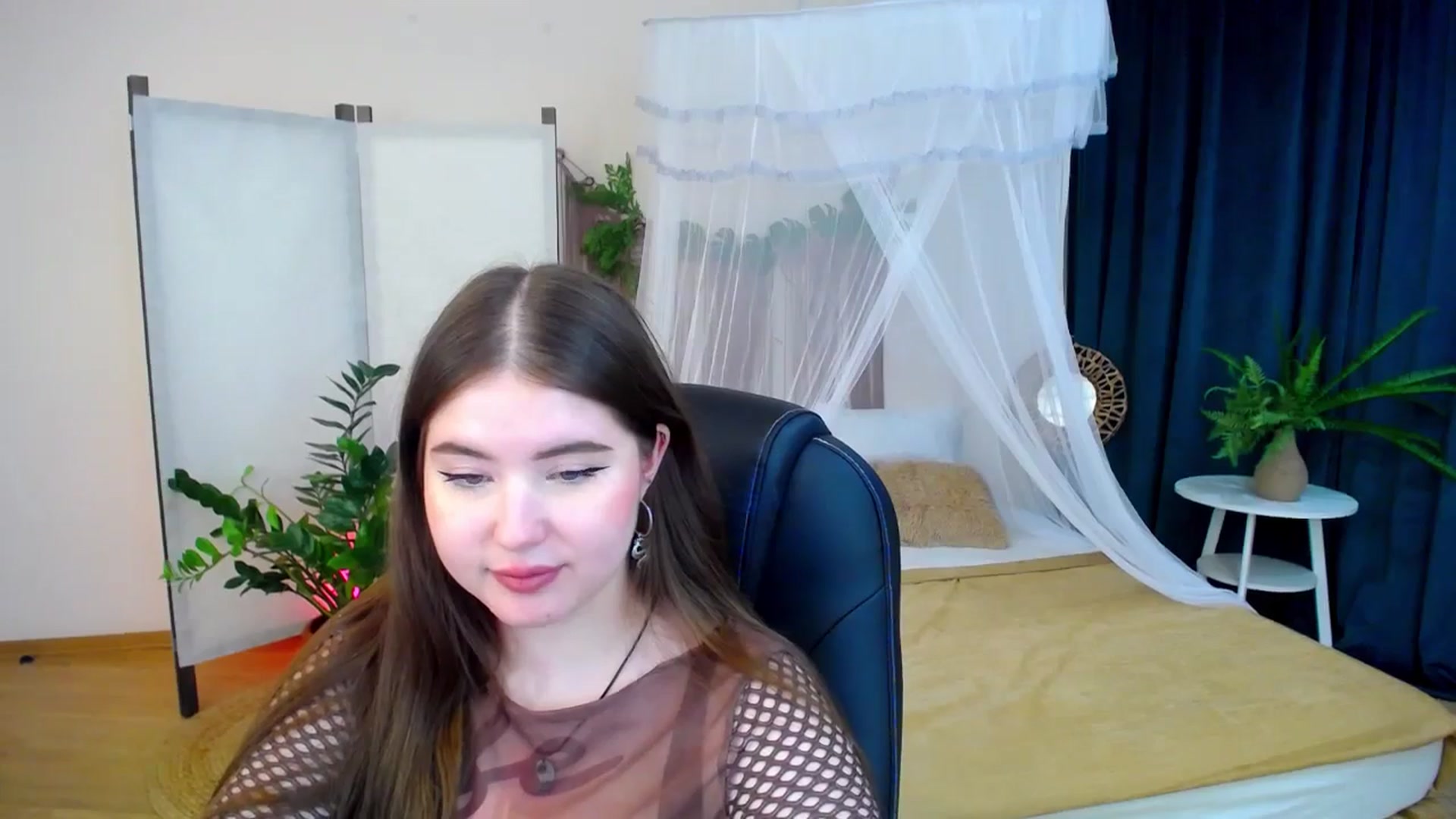 Gallery image thumbnail from AdmireMyEyes's myfreecams stream on, 11/06/2024, 21:35 image 11 of 20