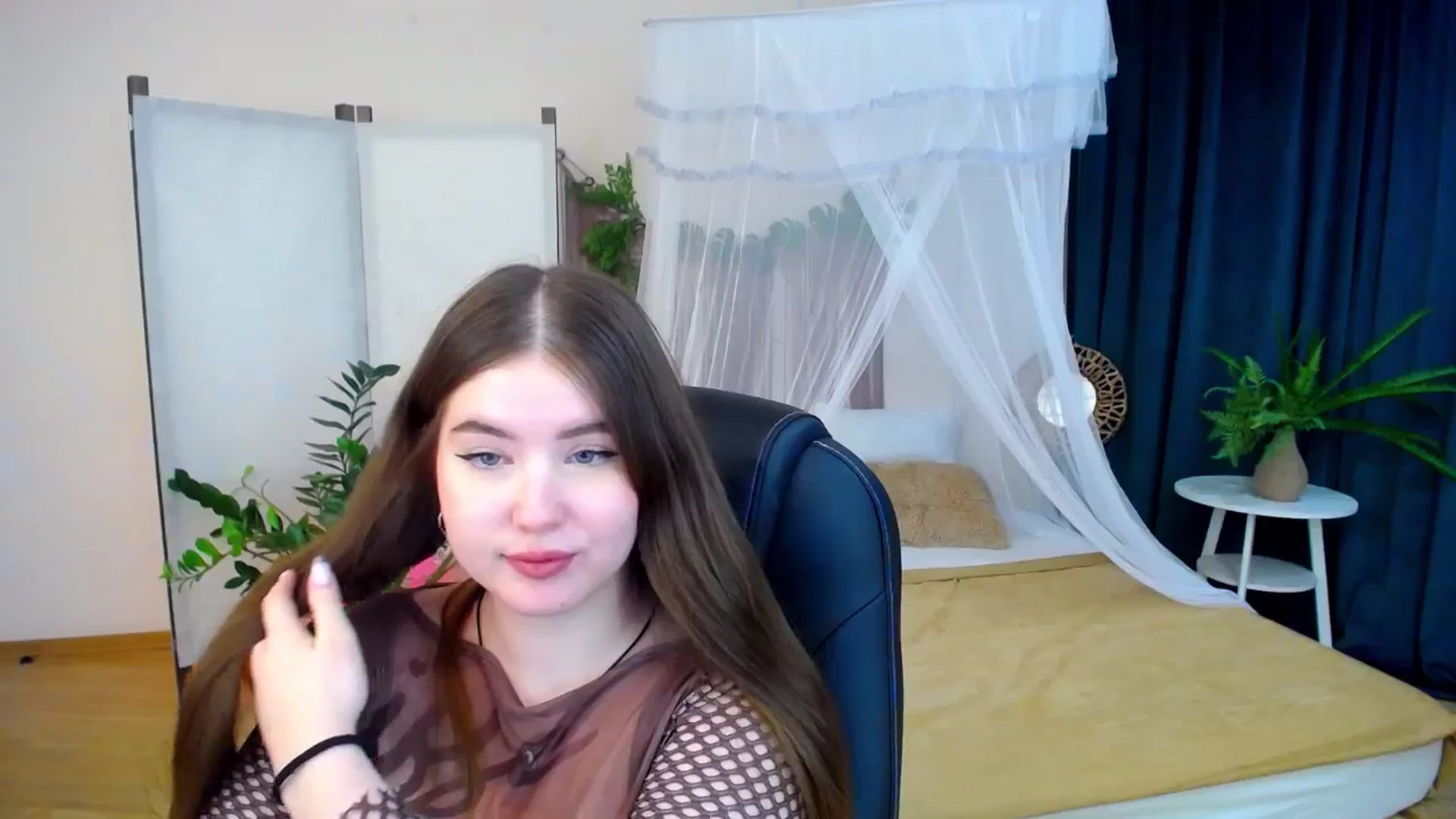 Gallery image thumbnail from AdmireMyEyes's myfreecams stream on, 11/06/2024, 21:35 image 9 of 20