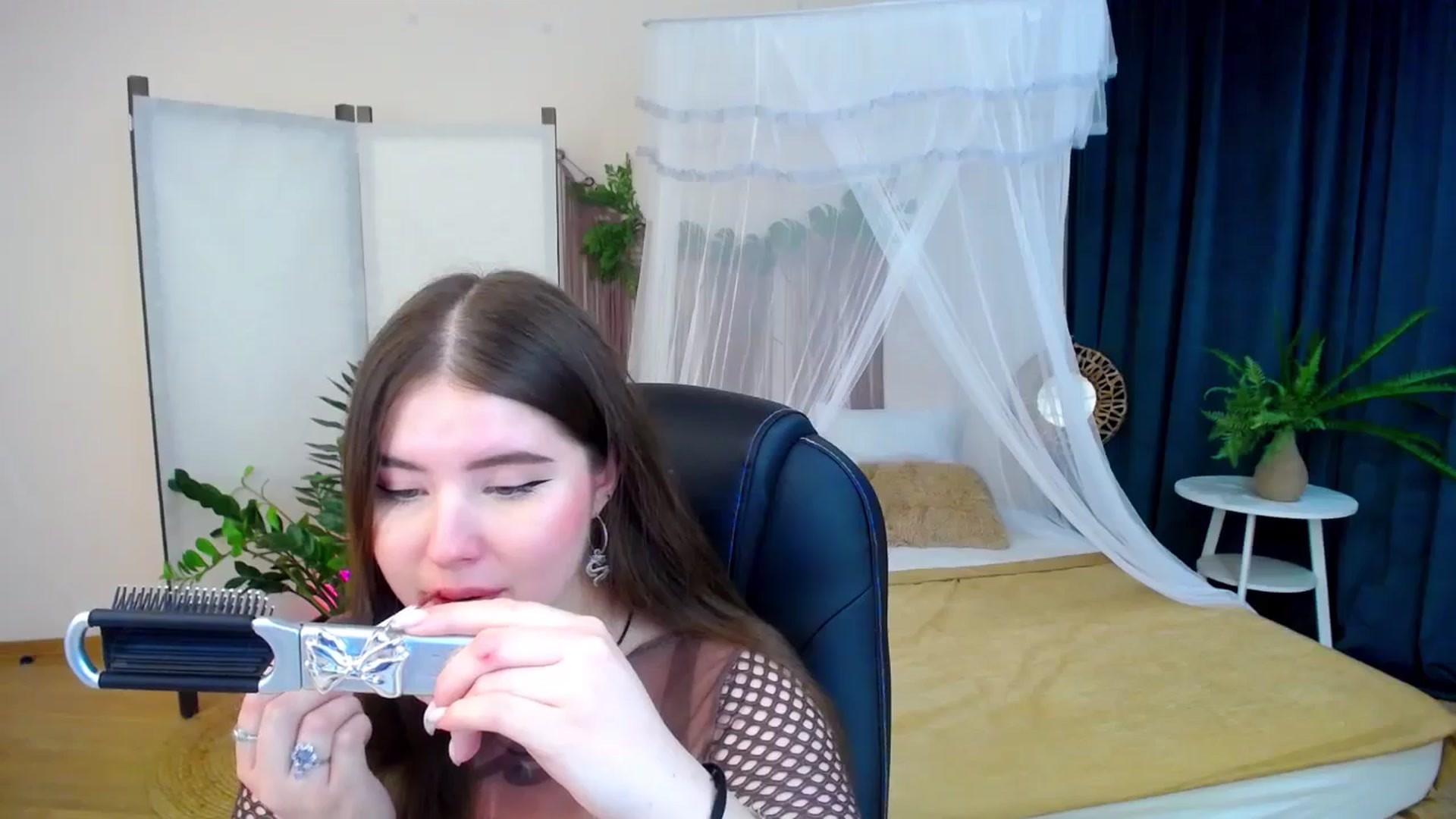 Gallery image thumbnail from AdmireMyEyes's myfreecams stream on, 11/06/2024, 21:35 image 2 of 20