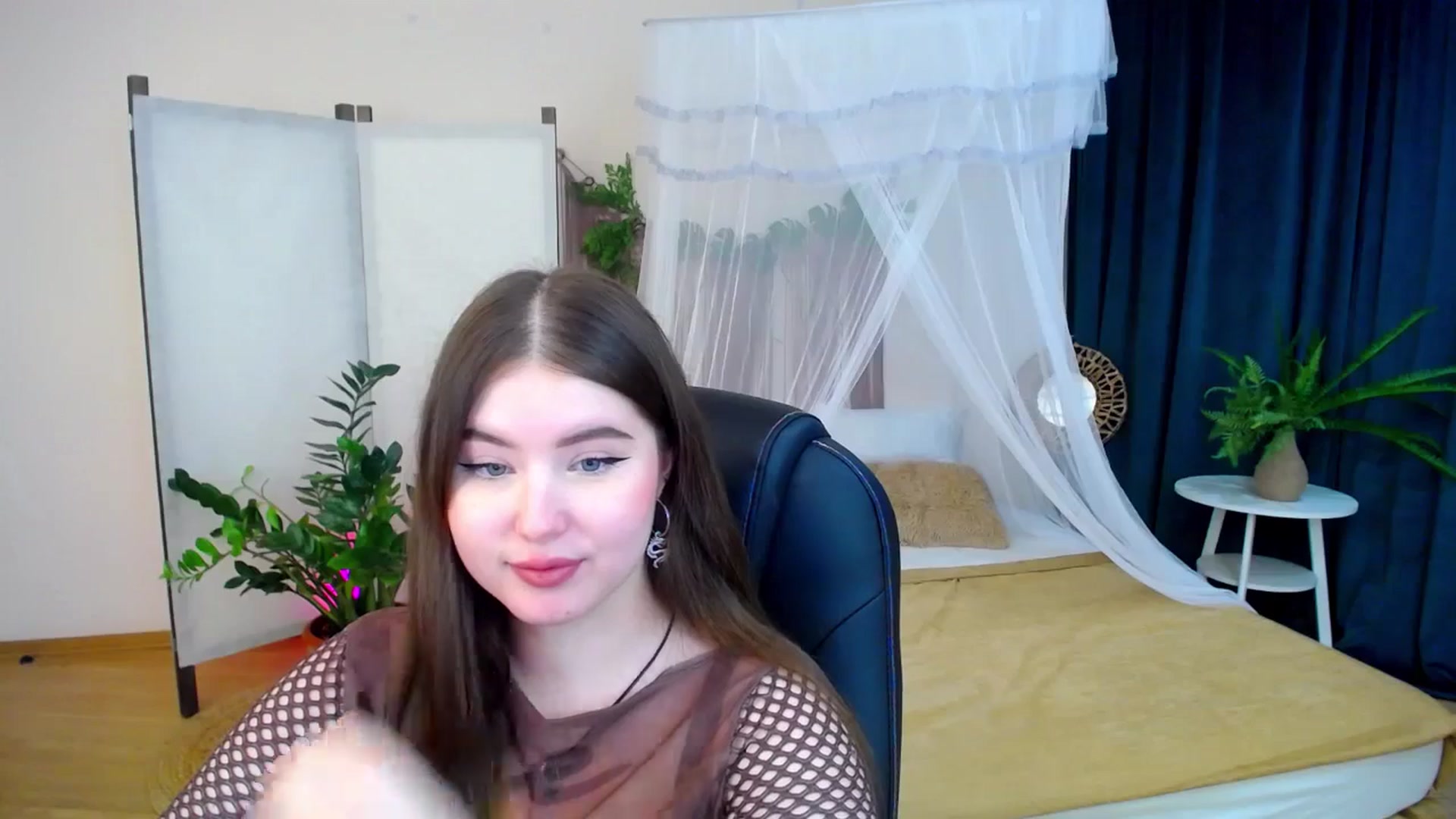 Gallery image thumbnail from AdmireMyEyes's myfreecams stream on, 11/06/2024, 21:35 image 4 of 20