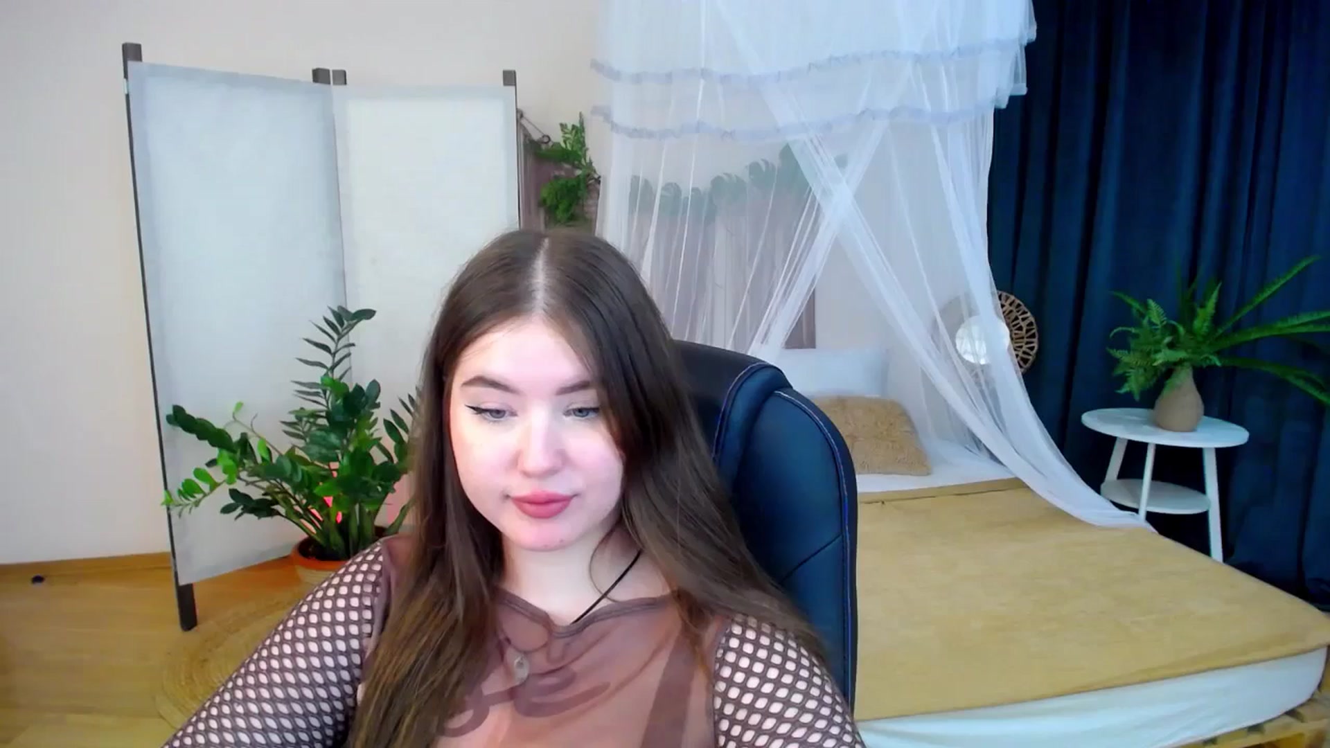 Gallery image thumbnail from AdmireMyEyes's myfreecams stream on, 11/06/2024, 22:48 image 15 of 20