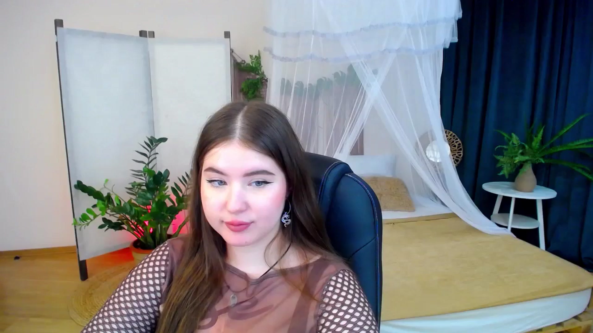 Gallery image thumbnail from AdmireMyEyes's myfreecams stream on, 11/06/2024, 22:48 image 14 of 20