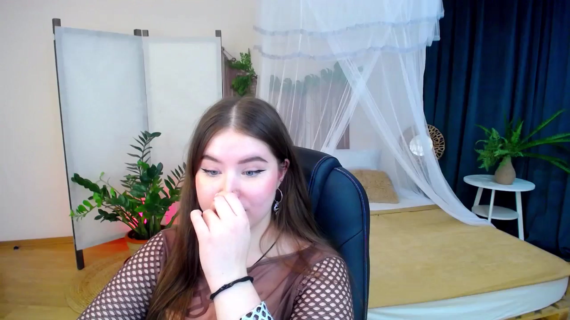 Gallery image thumbnail from AdmireMyEyes's myfreecams stream on, 11/06/2024, 22:48 image 10 of 20