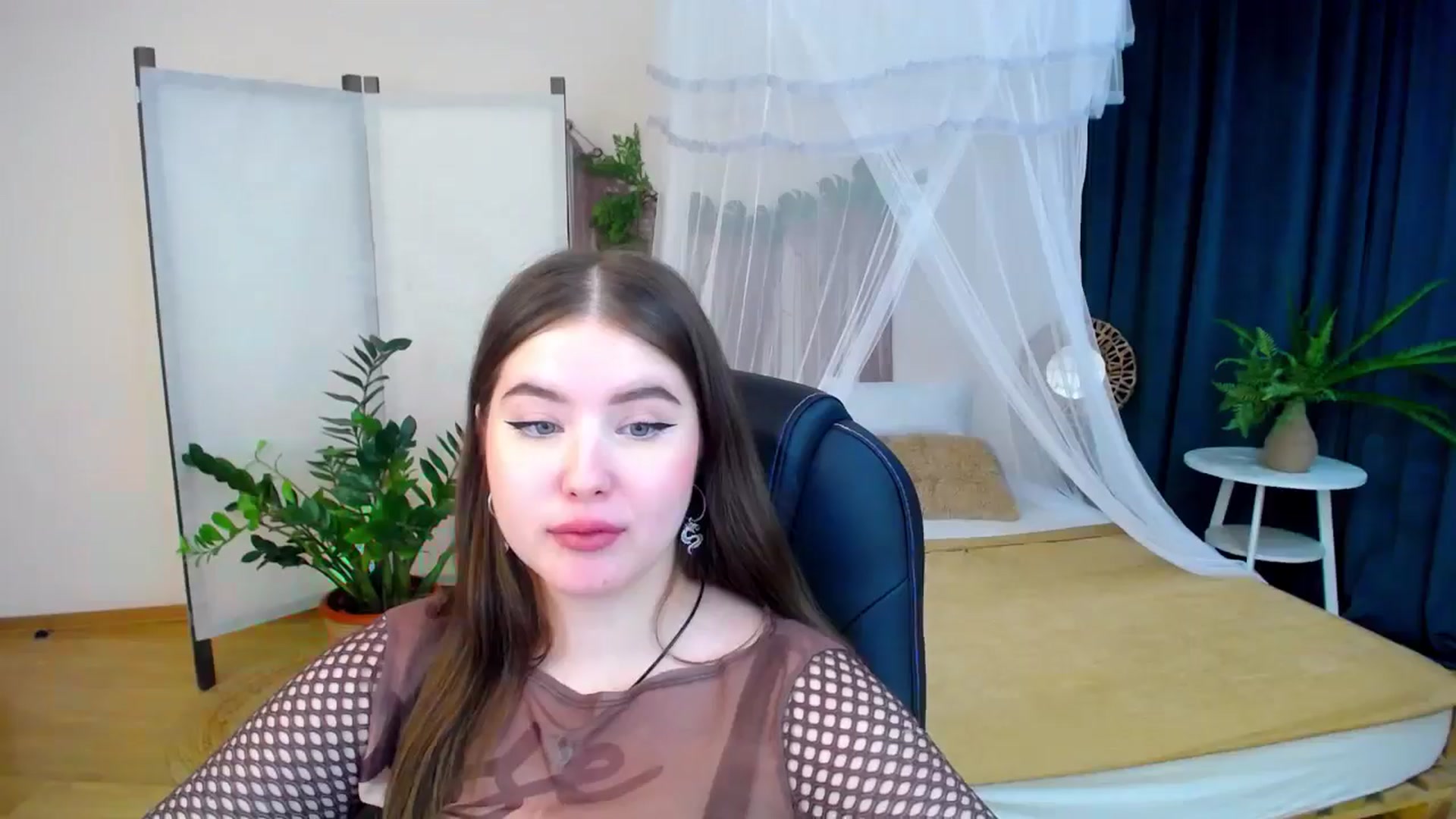 Gallery image thumbnail from AdmireMyEyes's myfreecams stream on, 11/06/2024, 22:48 image 6 of 20