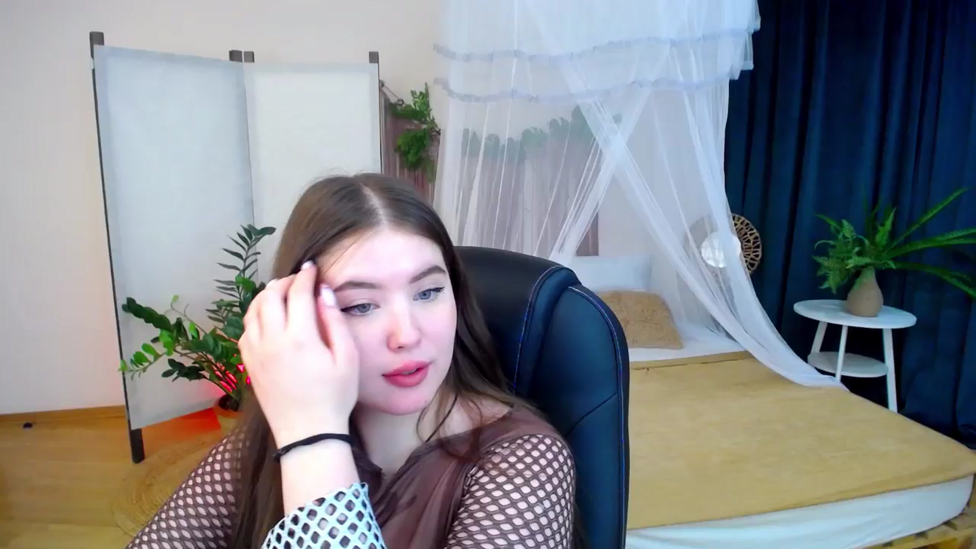 Gallery image thumbnail from AdmireMyEyes's myfreecams stream on, 11/06/2024, 22:48 image 12 of 20