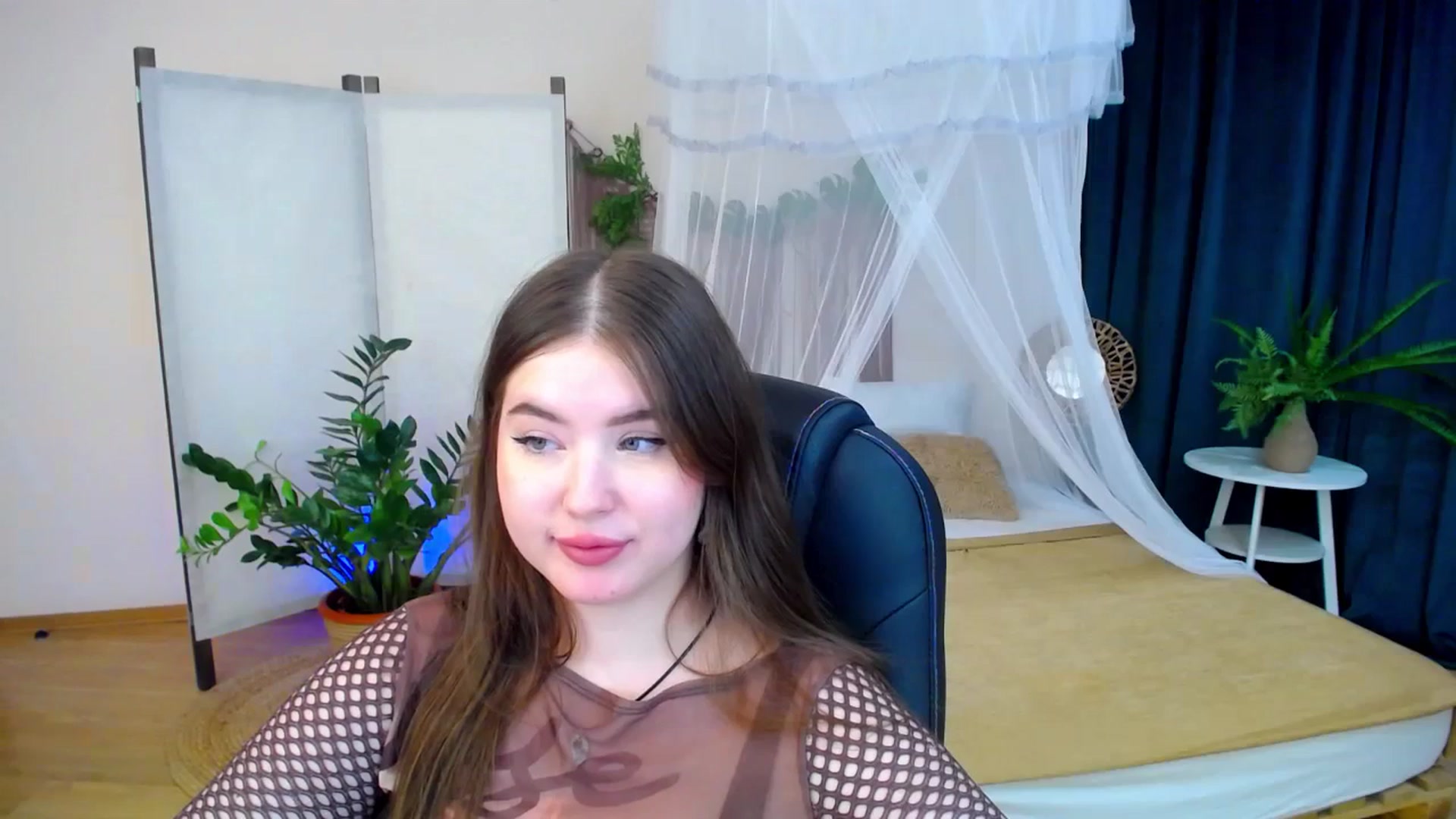 Gallery image thumbnail from AdmireMyEyes's myfreecams stream on, 11/06/2024, 22:48 image 9 of 20