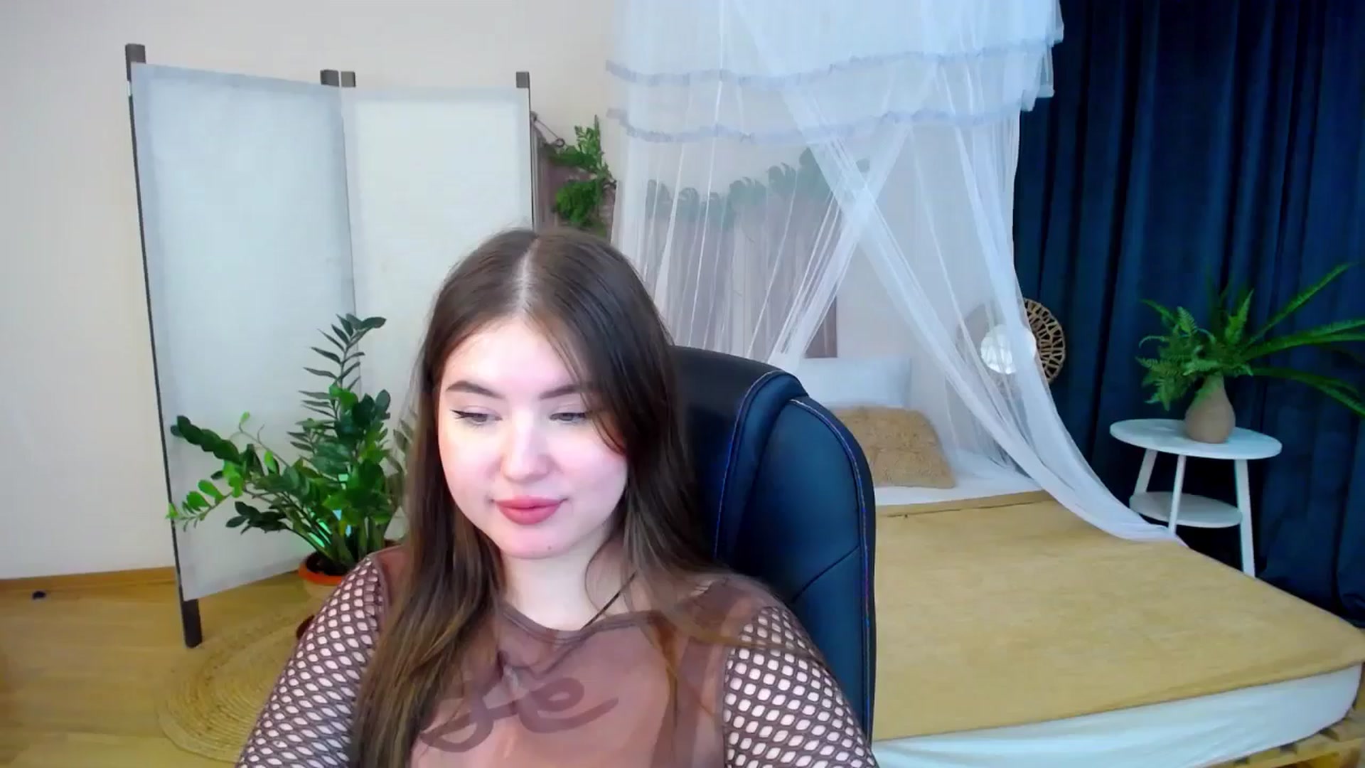 Gallery image thumbnail from AdmireMyEyes's myfreecams stream on, 11/06/2024, 22:48 image 17 of 20